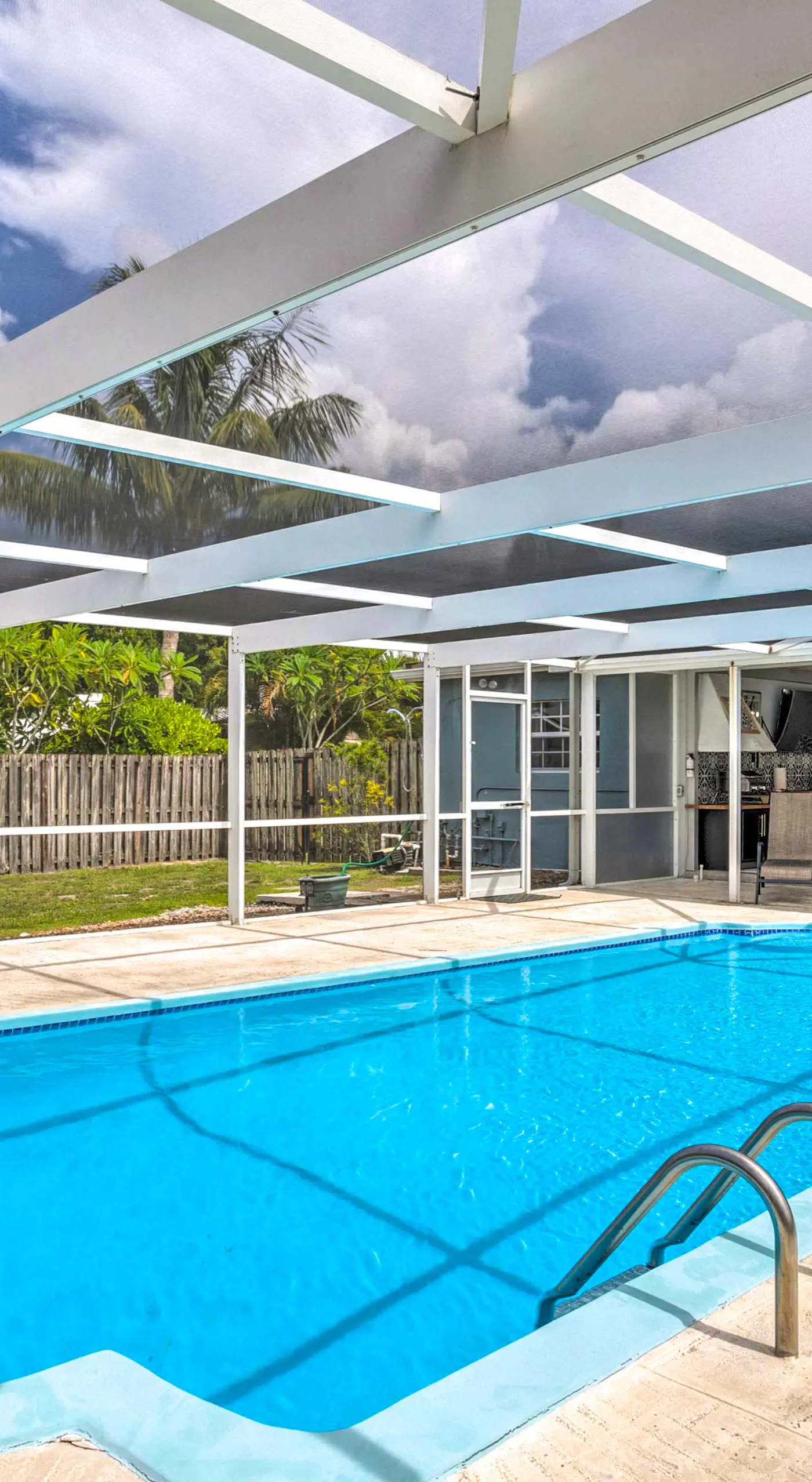 'Tropical Landing' Stuart Home w/ Pool + Grill!