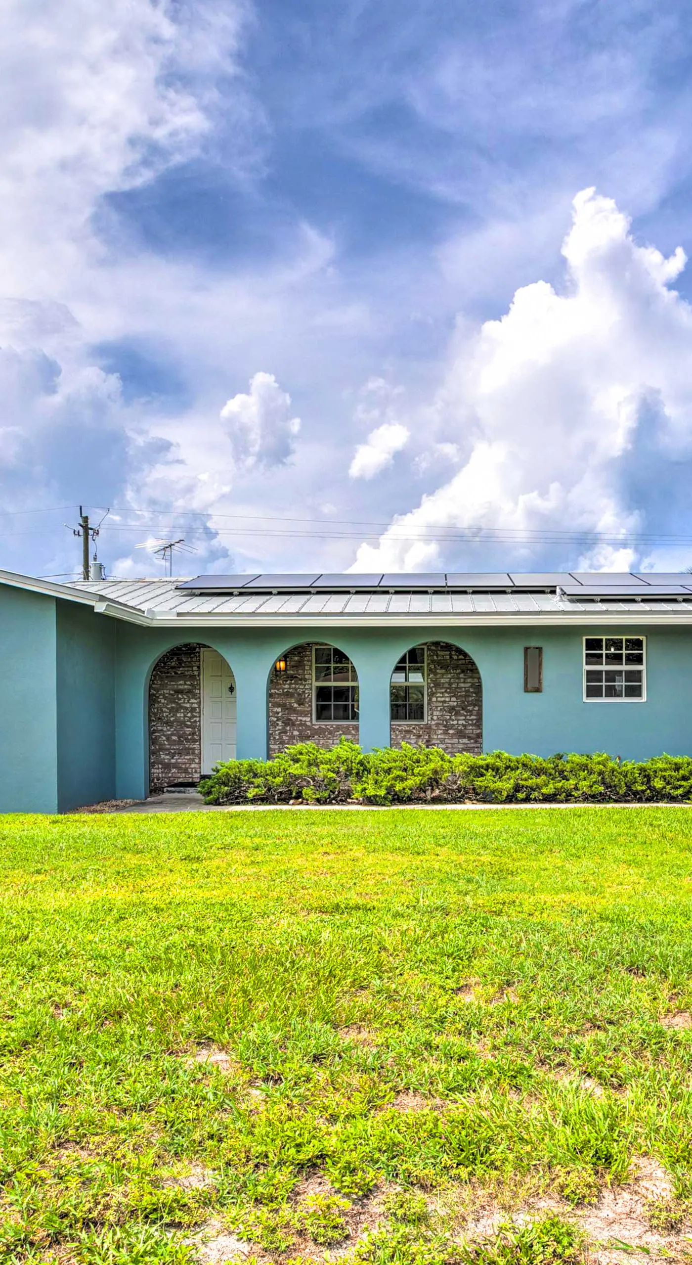 'Tropical Landing' Stuart Home w/ Pool + Grill!