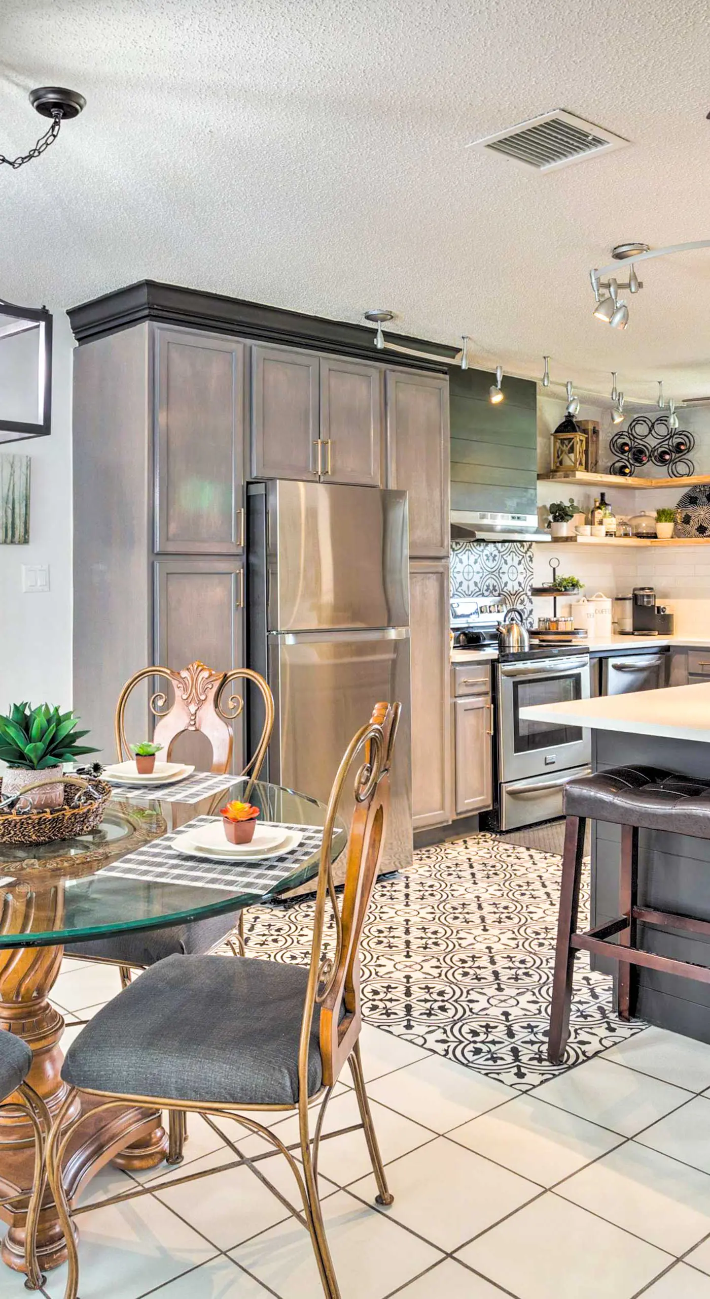 'Tropical Landing' Stuart Home w/ Pool + Grill!