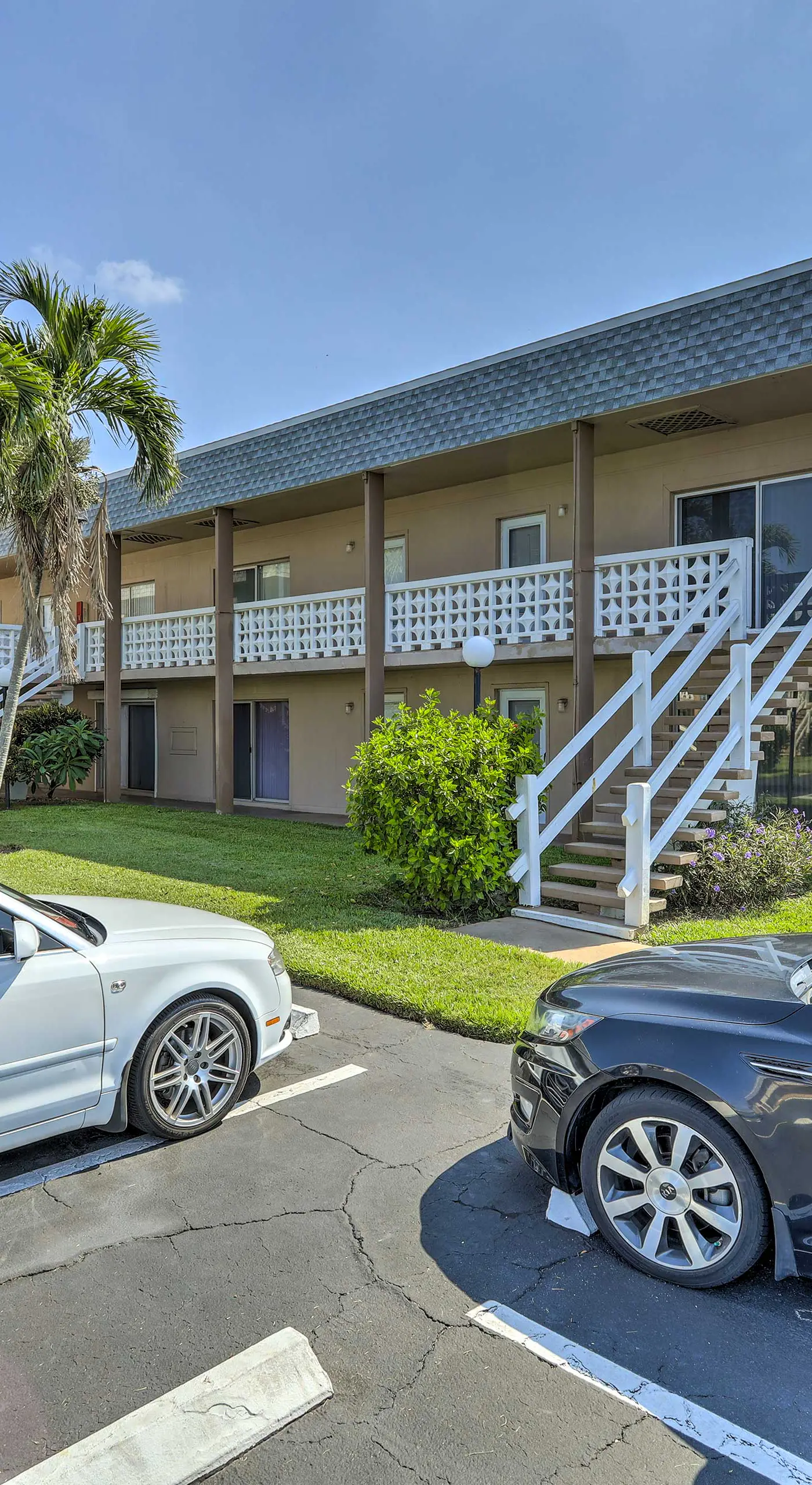 'The Palms' Cocoa Beach Condo: Walk to Beach!