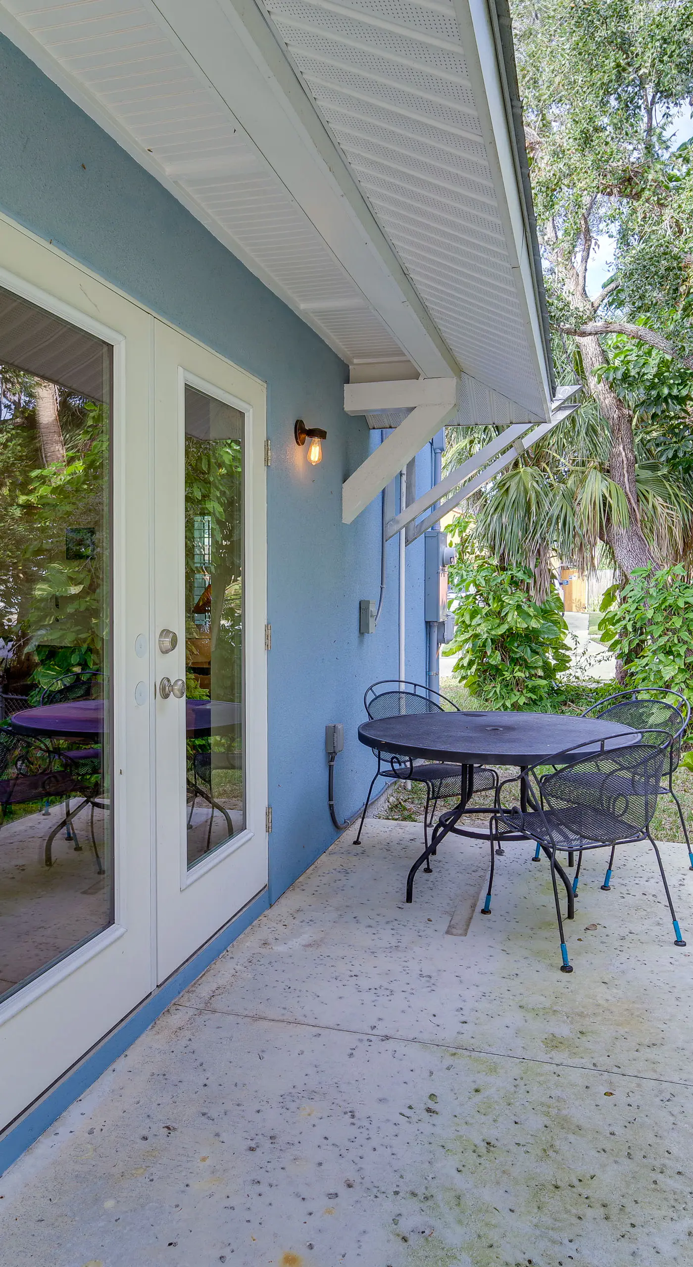 2-Story Cape Canaveral Home: Walk to Public Beach!