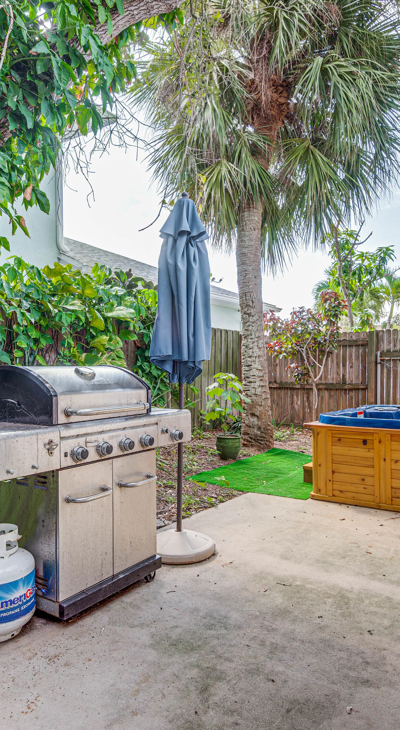 Cape Canaveral Cottage w/ Hot Tub: Walk to Beach