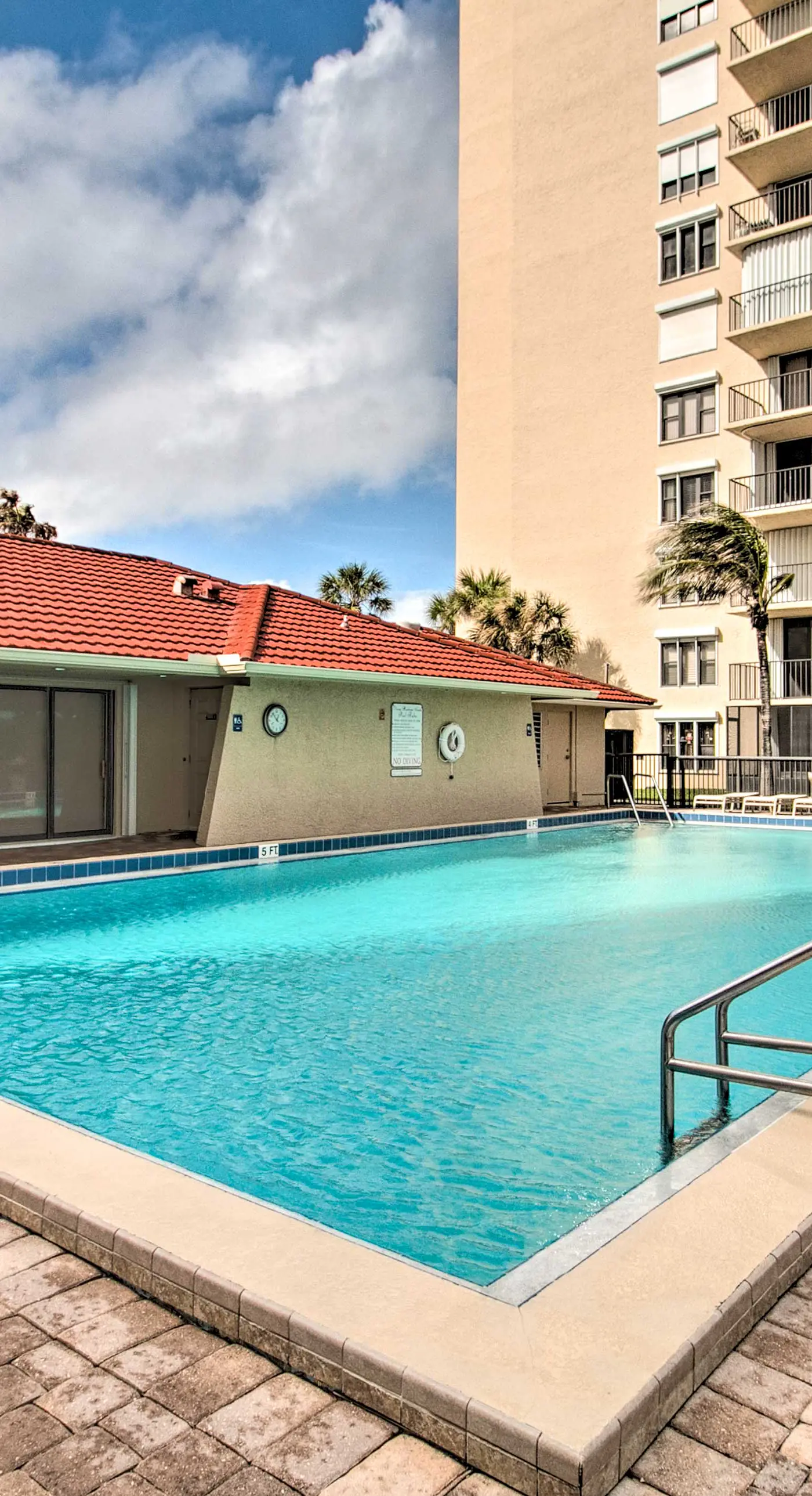 Lovely Fort Pierce Condo, Walk to Beach!