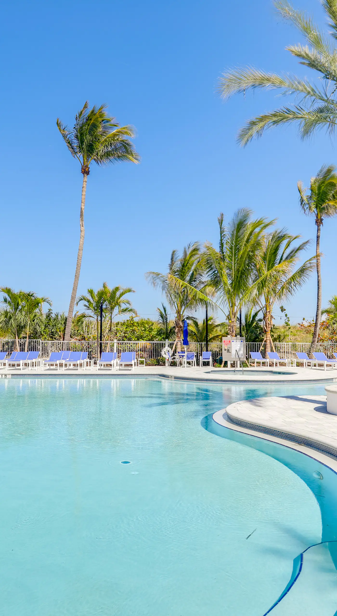 Sunny Ocean Village Beach Condo: Community Pool