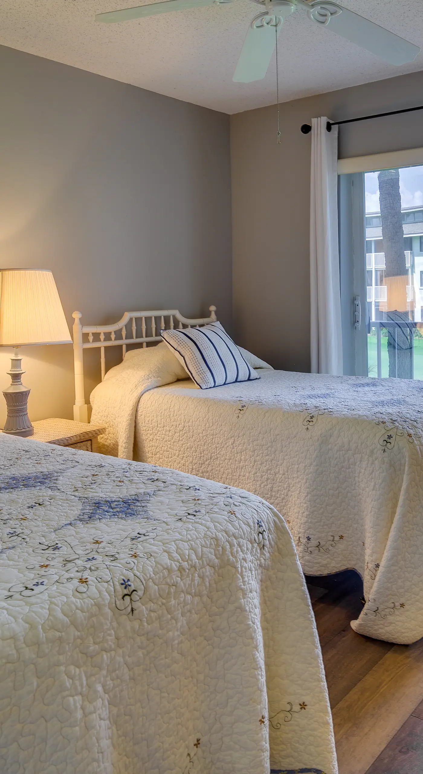 Sunny Ocean Village Beach Condo: Community Pool