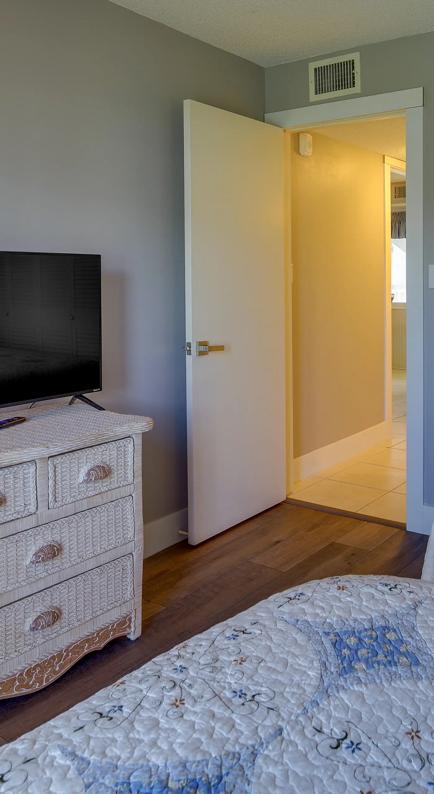 Sunny Ocean Village Beach Condo: Community Pool