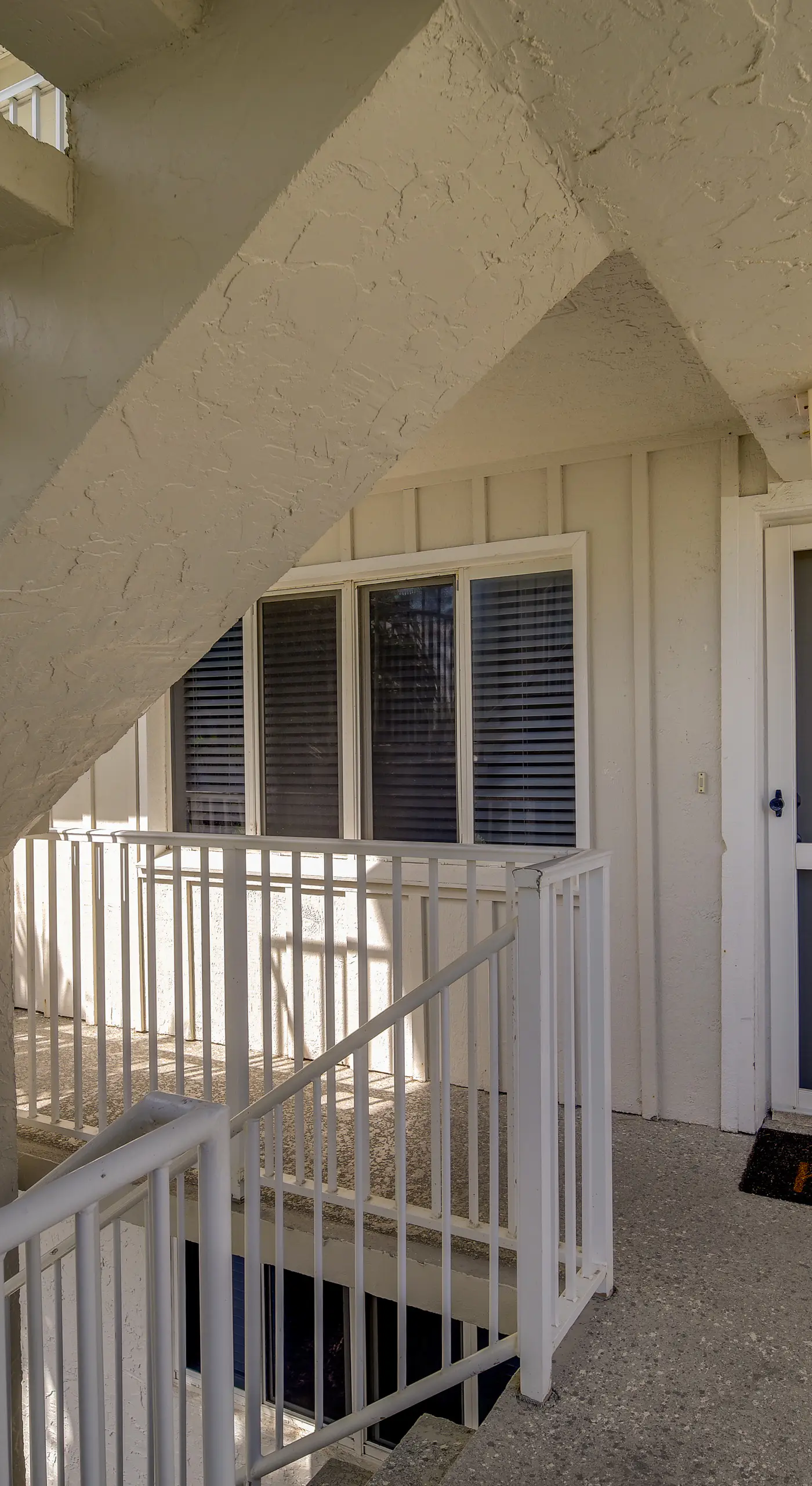 Sunny Ocean Village Beach Condo: Community Pool