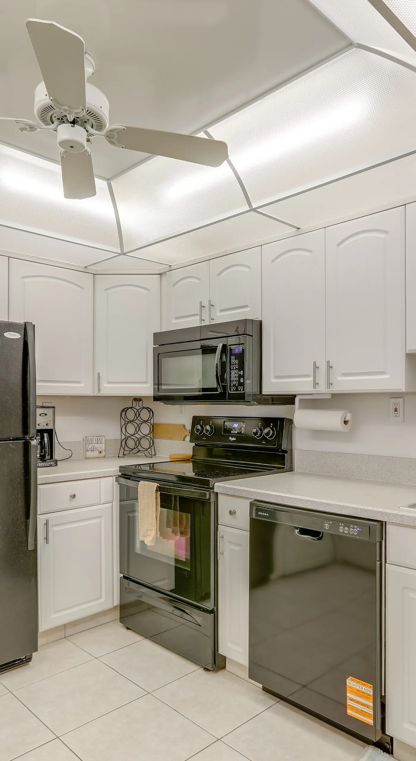 Sunny Ocean Village Beach Condo: Community Pool