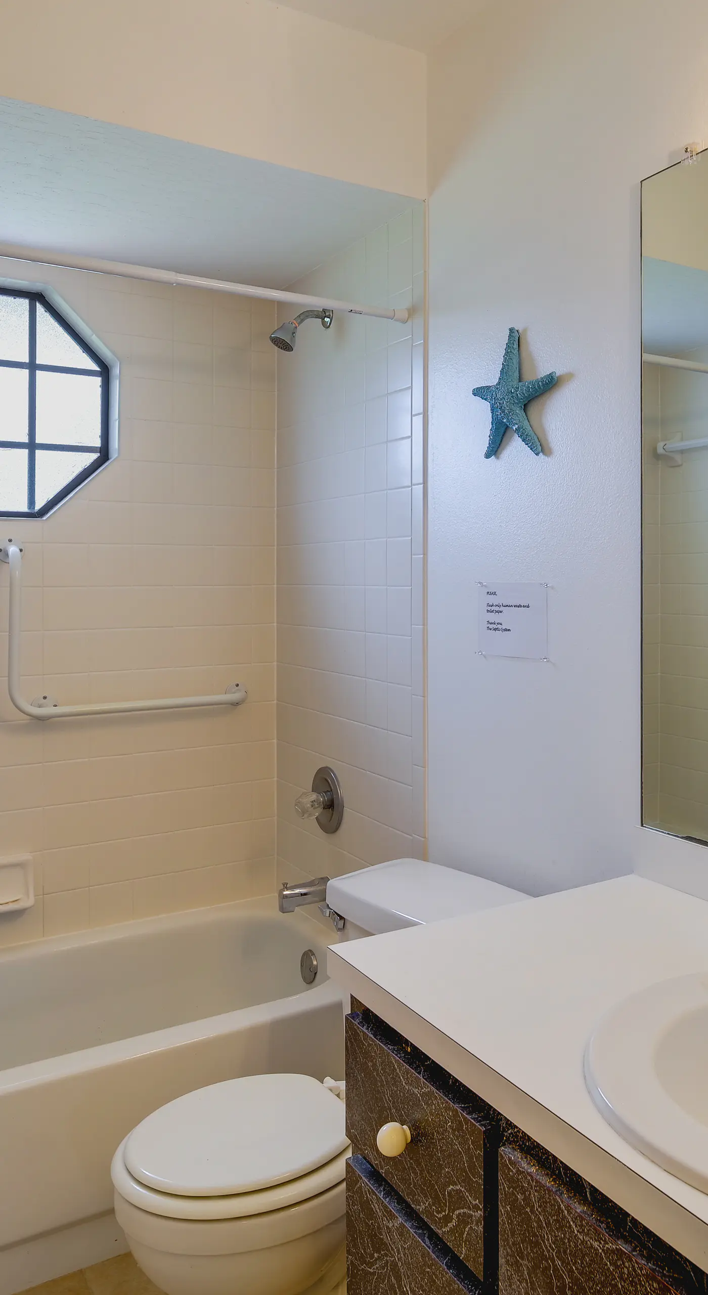 Pet-Friendly Sebastian Home: w/ Porch + Lake View!