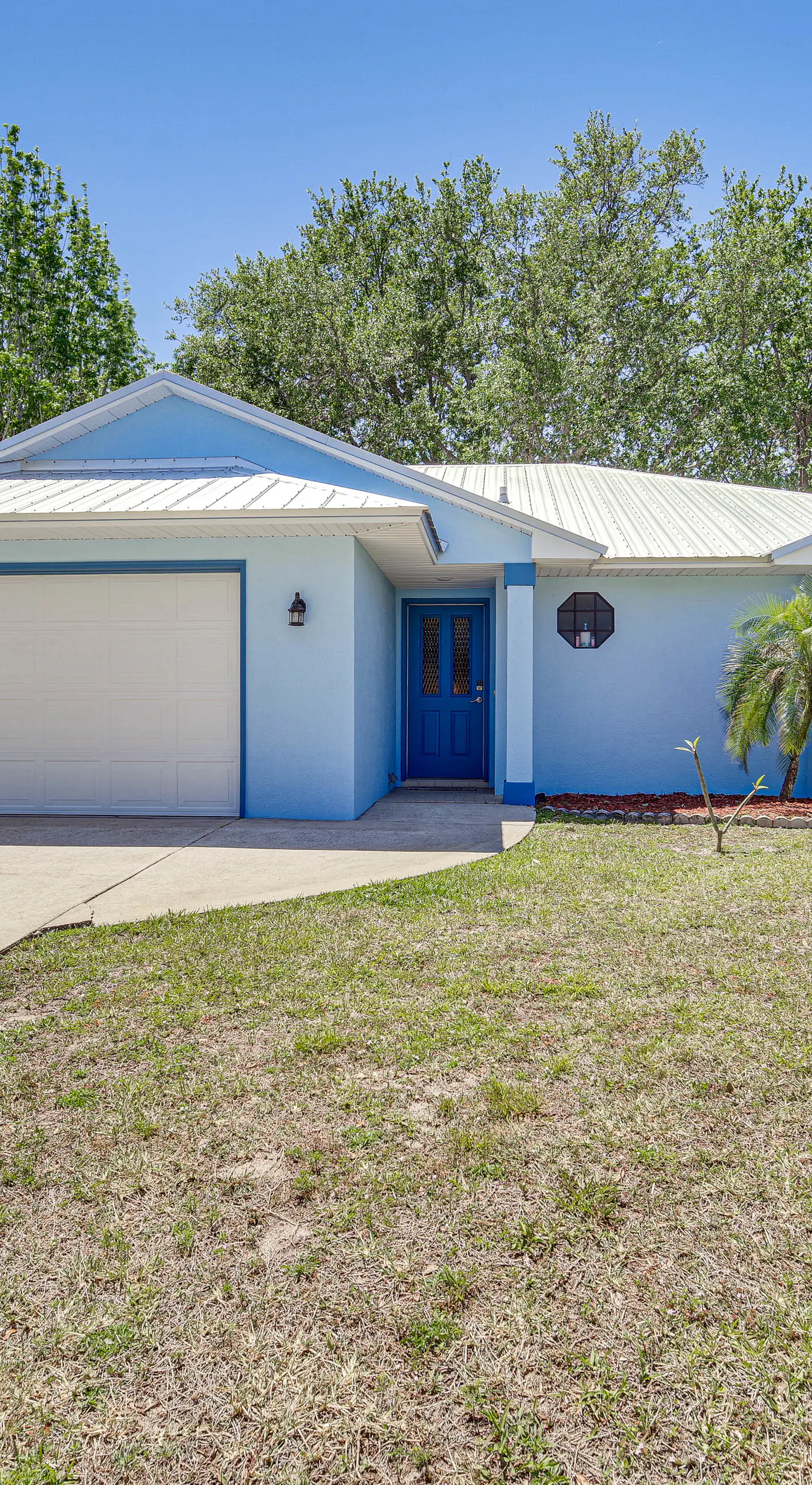 Pet-Friendly Sebastian Home: w/ Porch + Lake View!