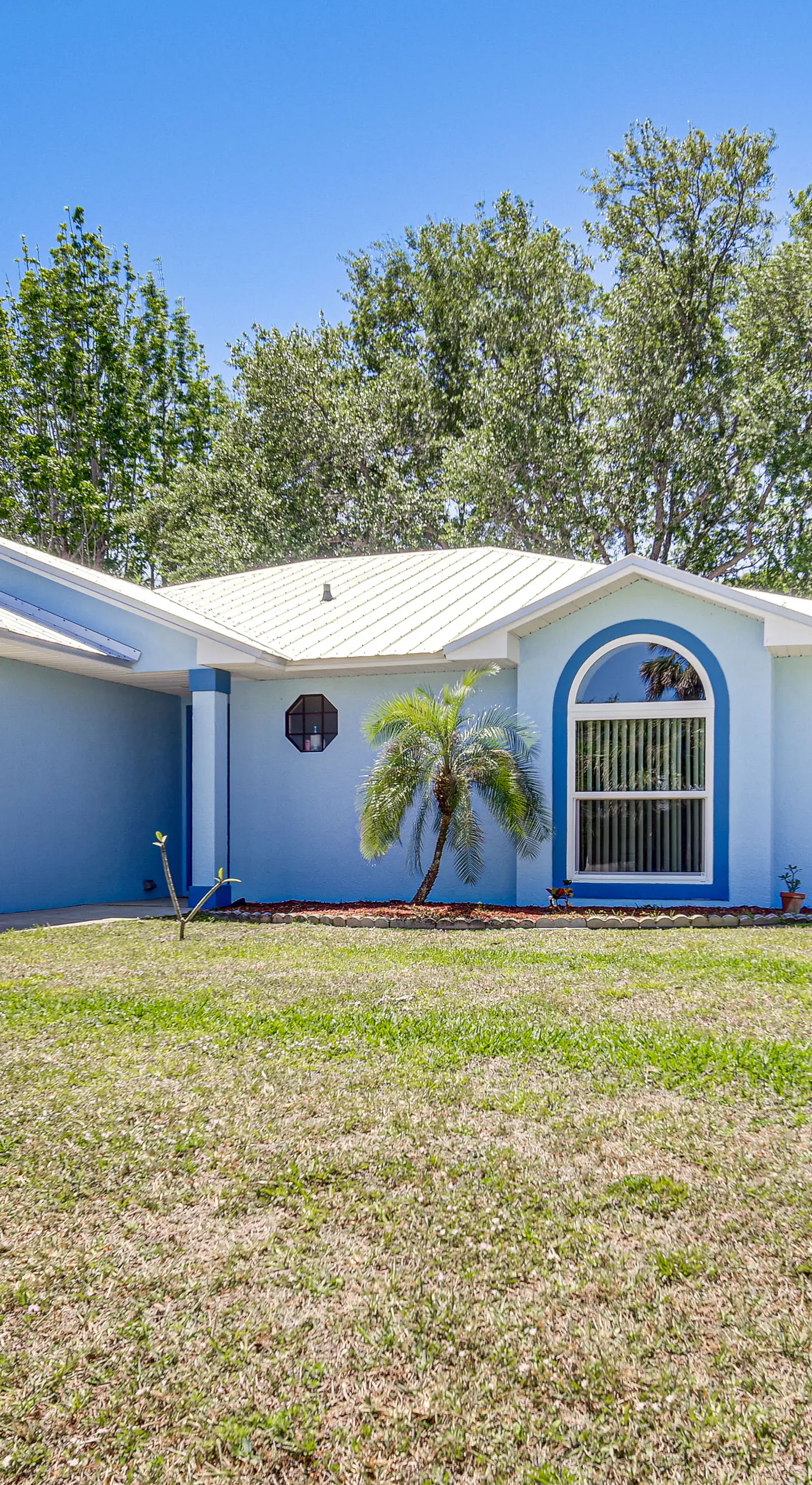 Pet-Friendly Sebastian Home: w/ Porch + Lake View!