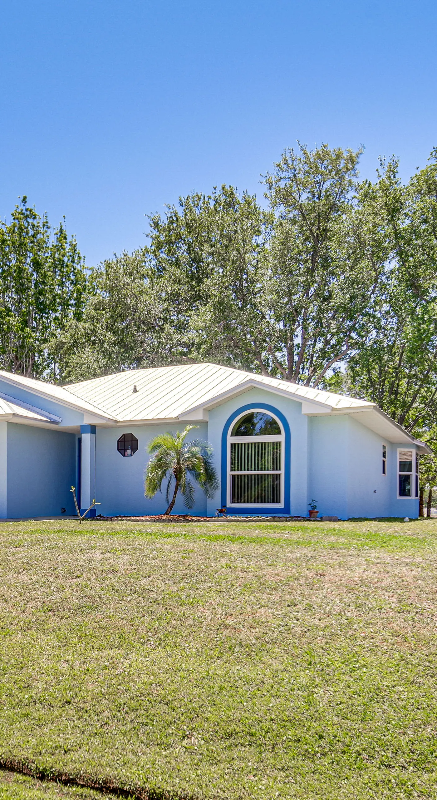 Pet-Friendly Sebastian Home: w/ Porch + Lake View!