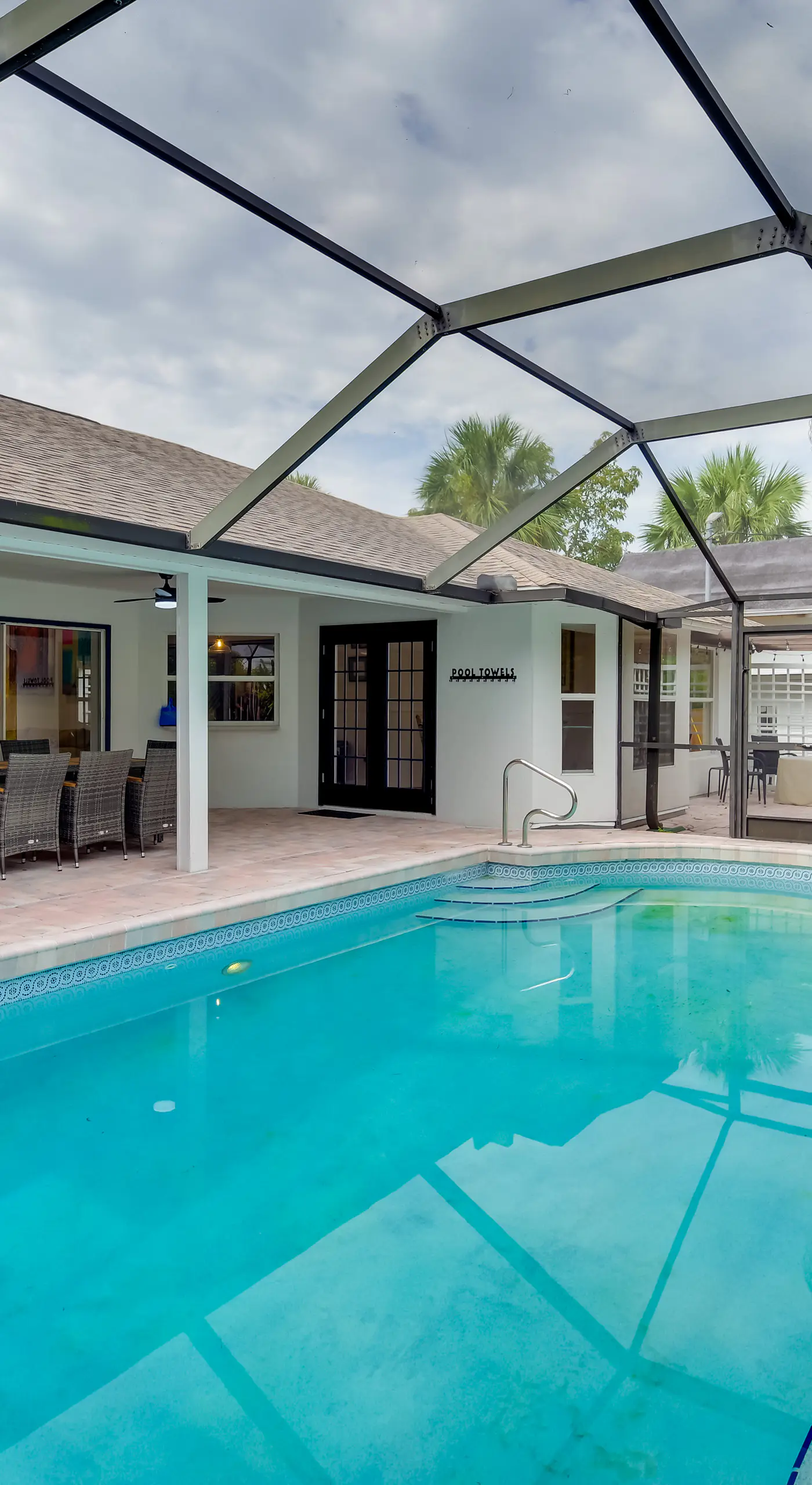 'Casa Blanco' Escape w/ Fire Pit in Sebastian!
