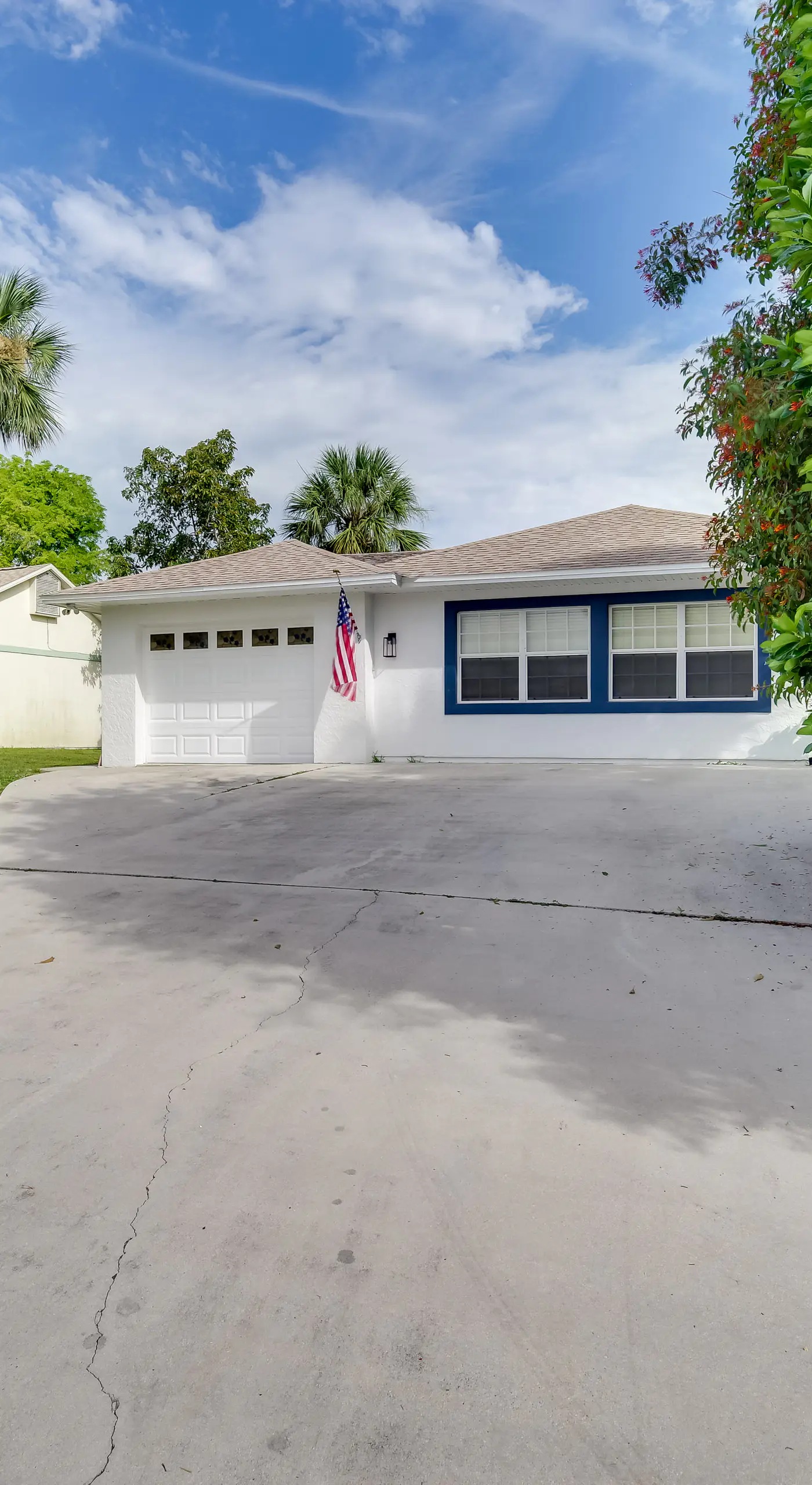 'Casa Blanco' Escape w/ Fire Pit in Sebastian!