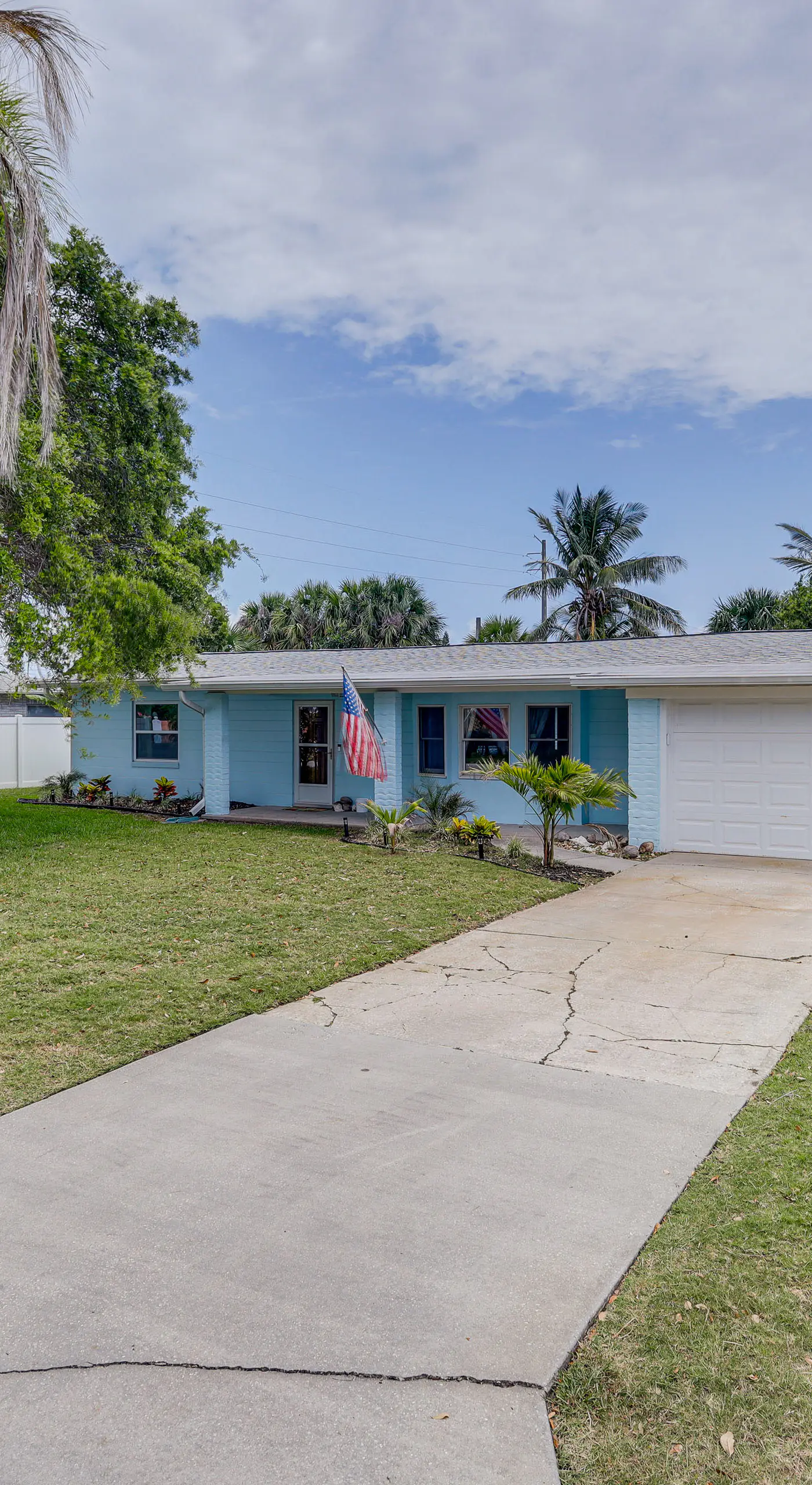 Pet-Friendly Cocoa Beach Home: Walk to Beach!