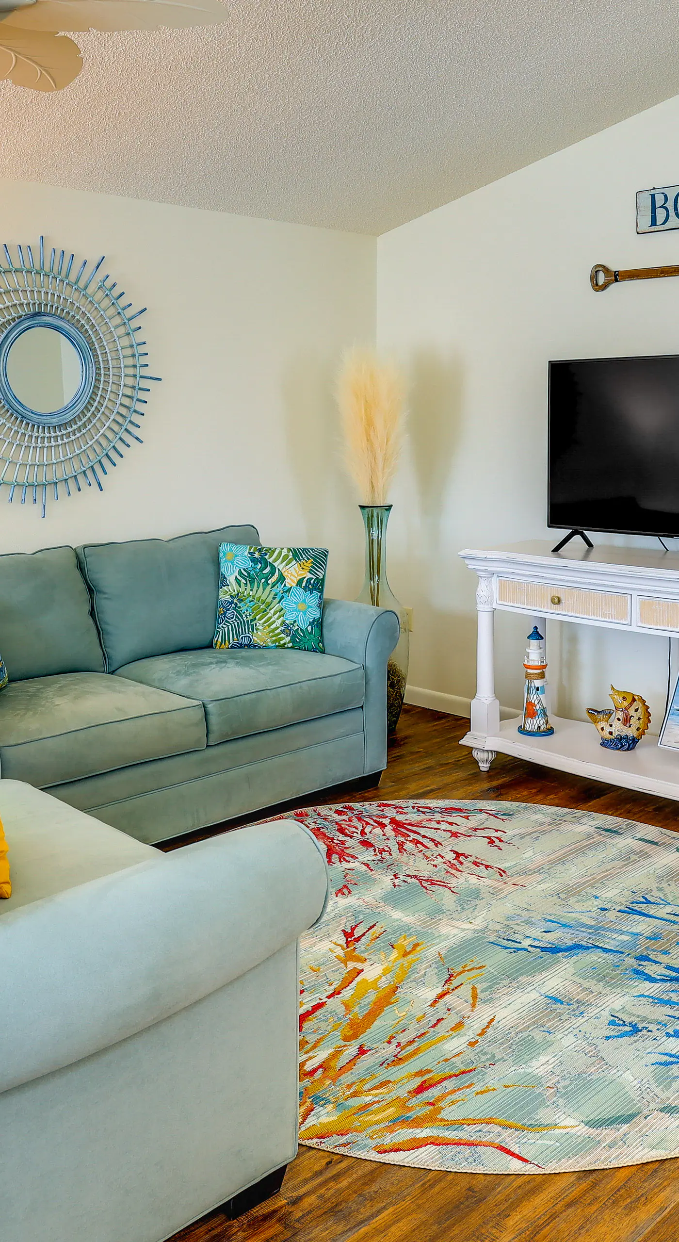 Pool Access, Walk to Beach! Cozy Jensen Beach Home