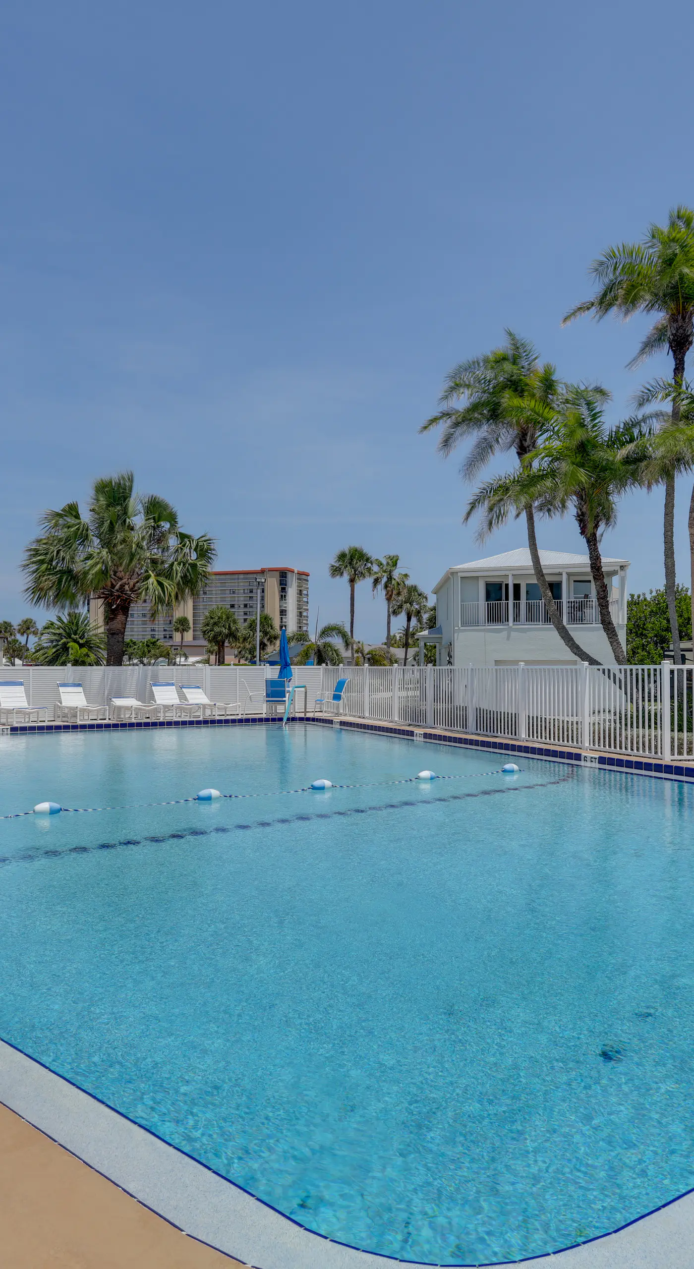 Pool Access, Walk to Beach! Cozy Jensen Beach Home
