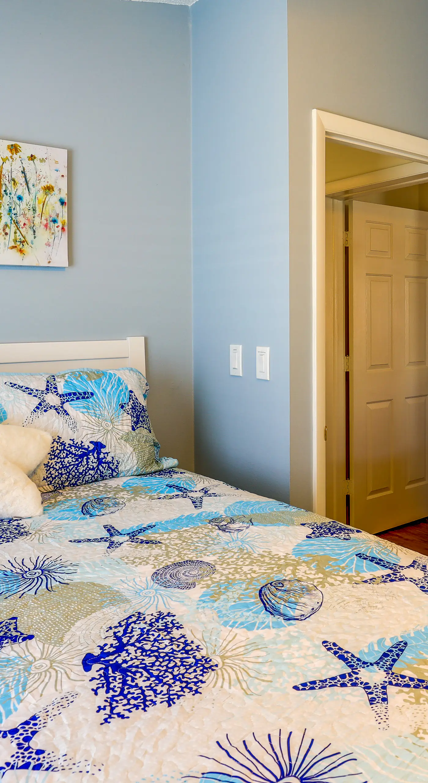 Pool Access, Walk to Beach! Cozy Jensen Beach Home