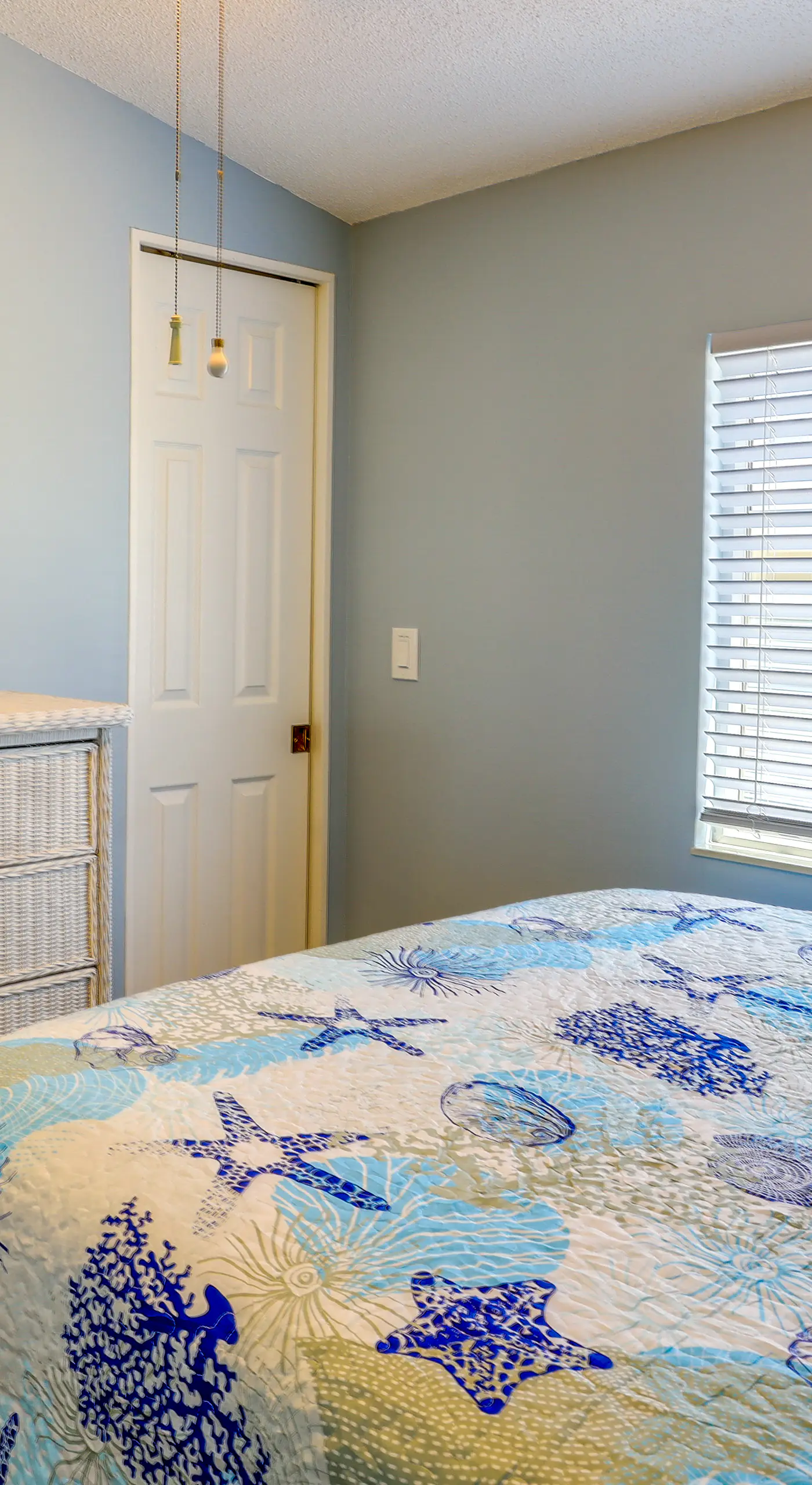 Pool Access, Walk to Beach! Cozy Jensen Beach Home