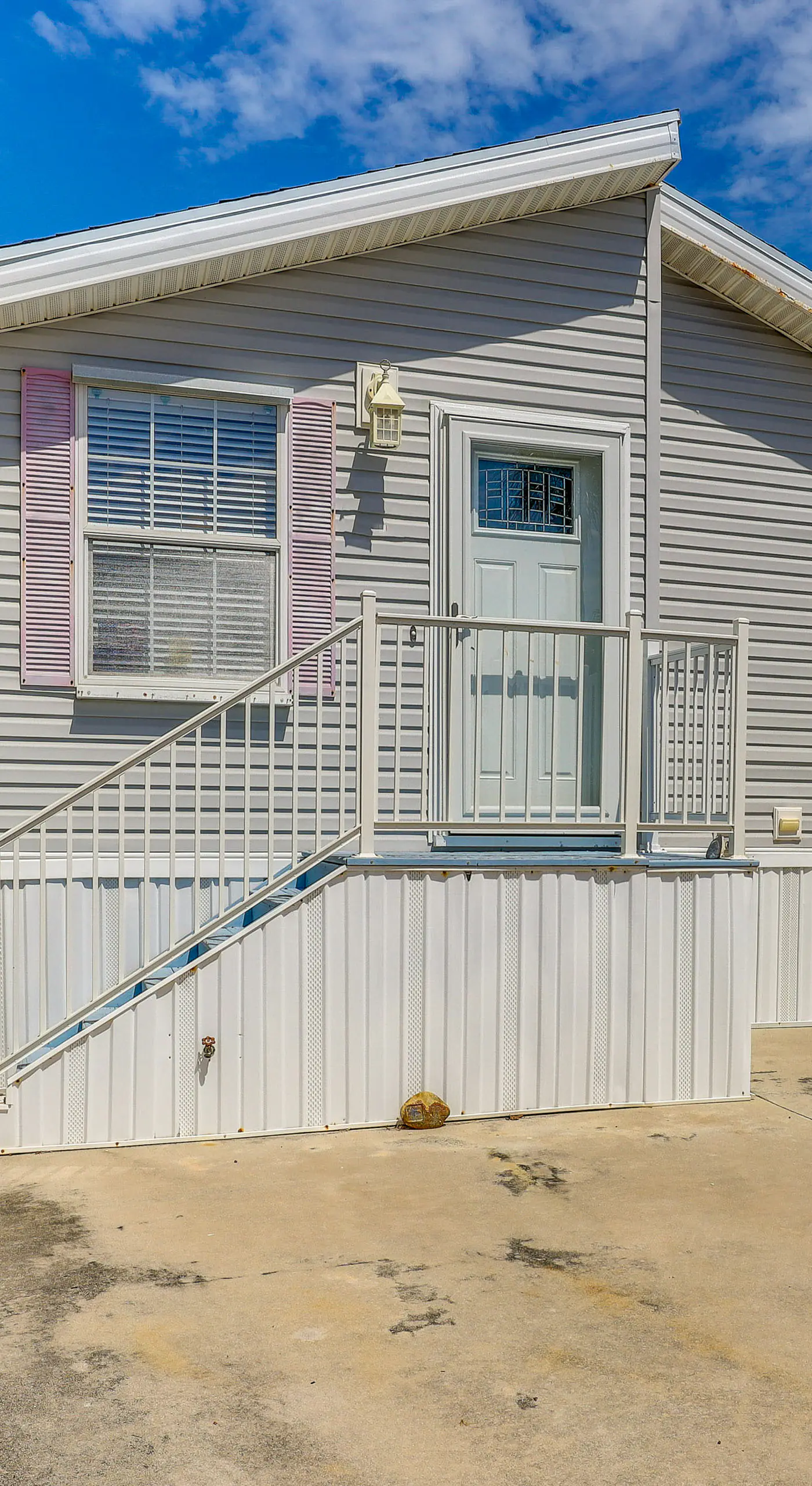 Pool Access, Walk to Beach! Cozy Jensen Beach Home