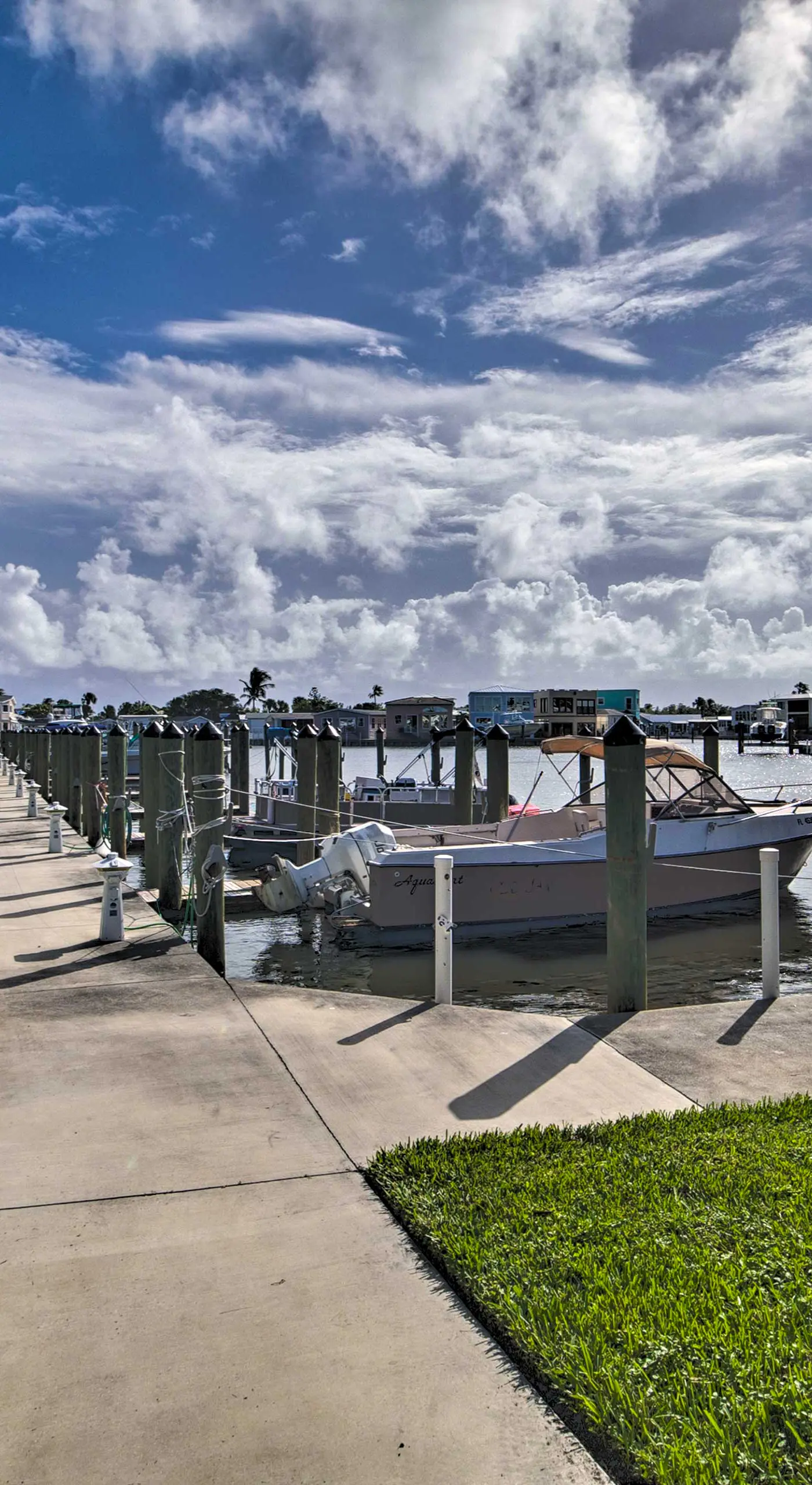 Pool Access, Walk to Beach! Cozy Jensen Beach Home