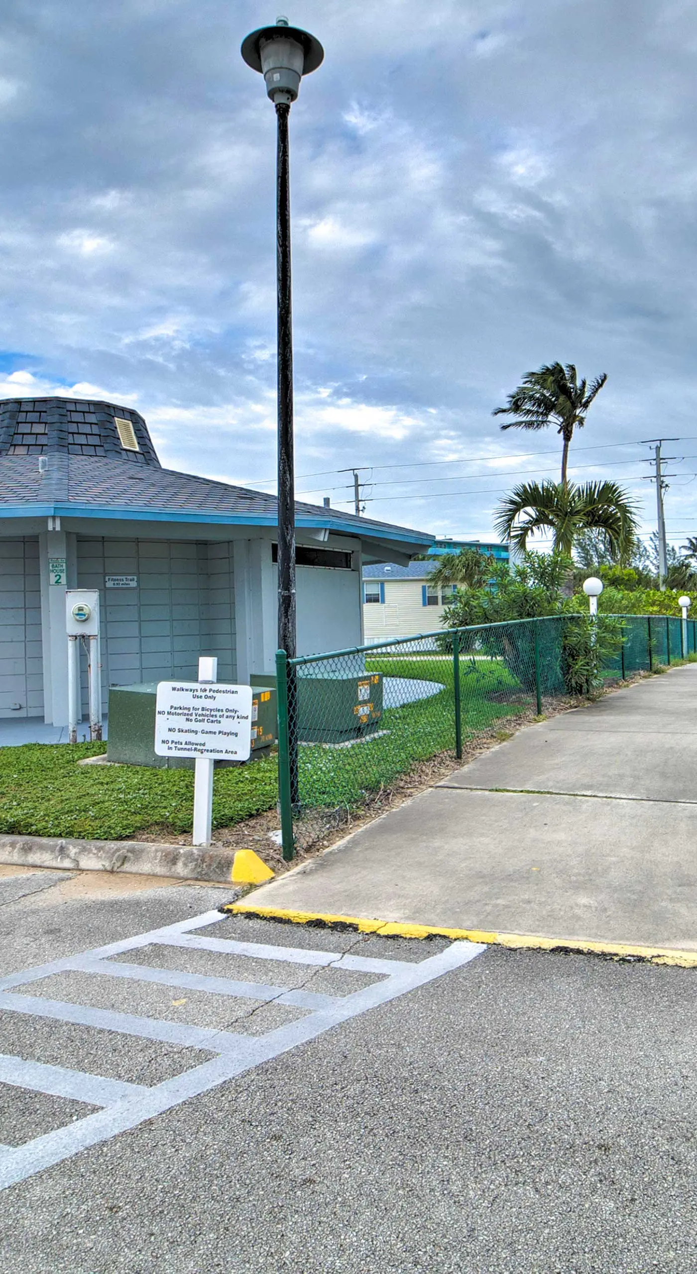 Pool Access, Walk to Beach! Cozy Jensen Beach Home