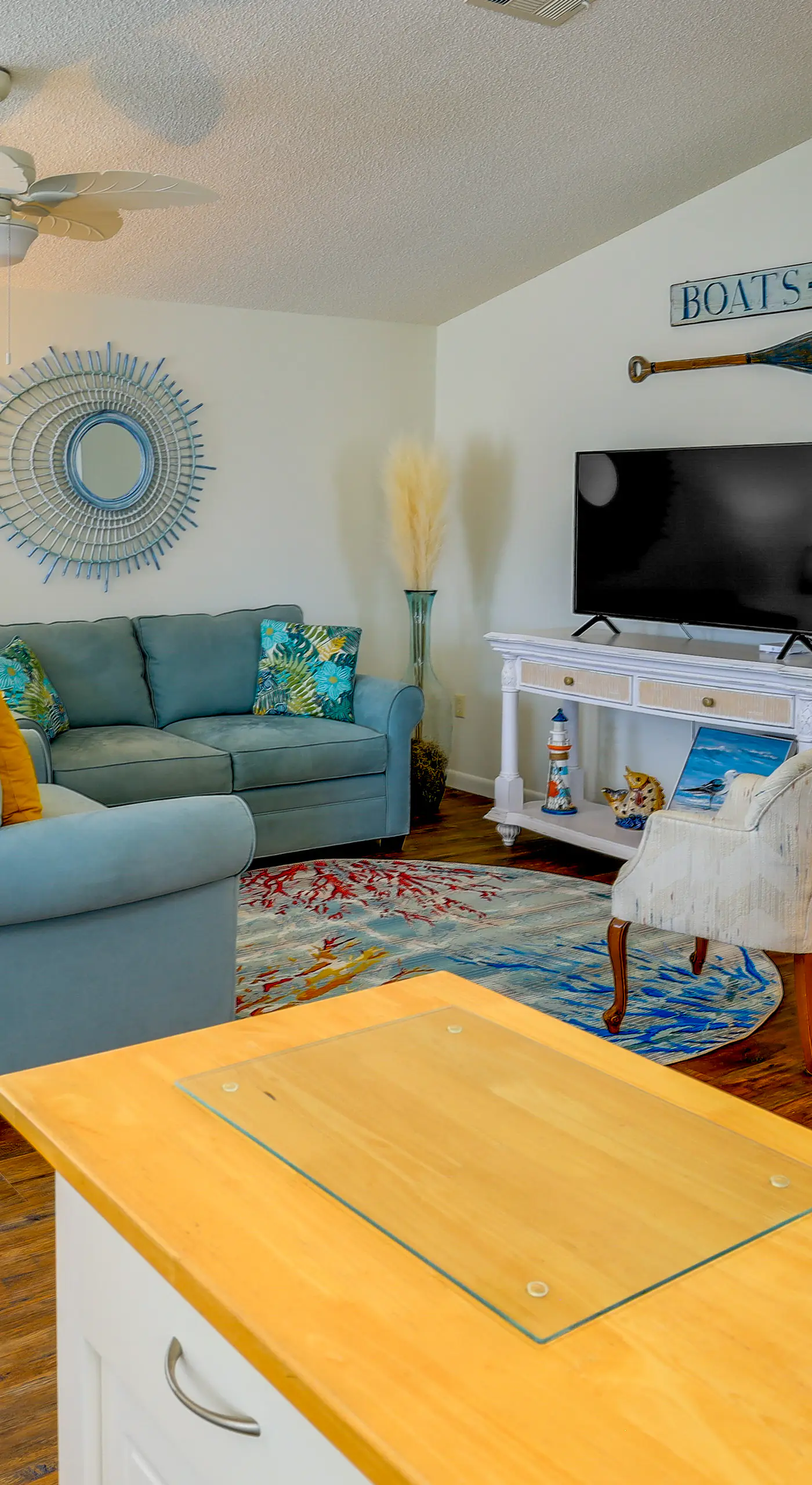 Pool Access, Walk to Beach! Cozy Jensen Beach Home