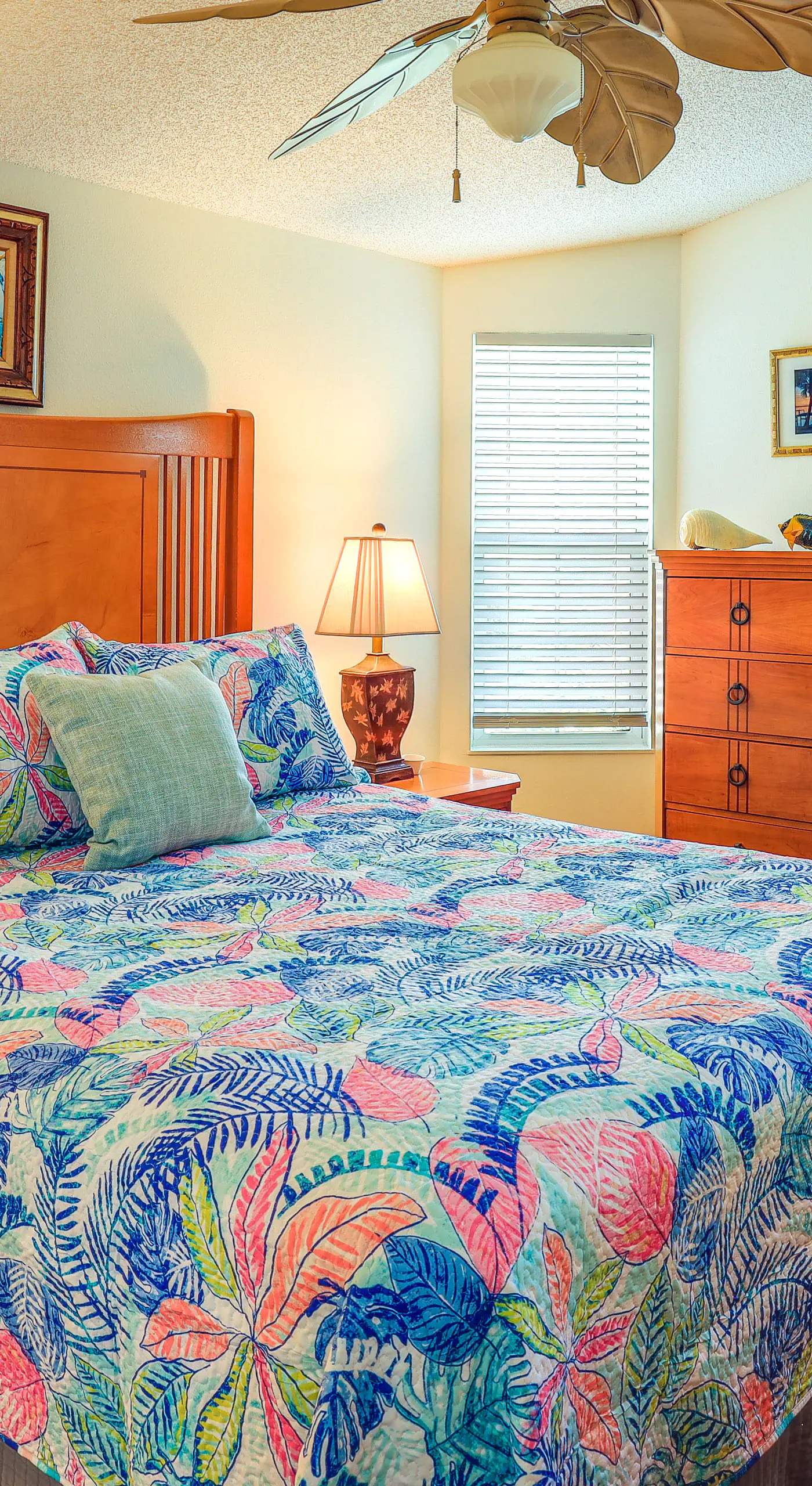 Pool Access, Walk to Beach! Cozy Jensen Beach Home