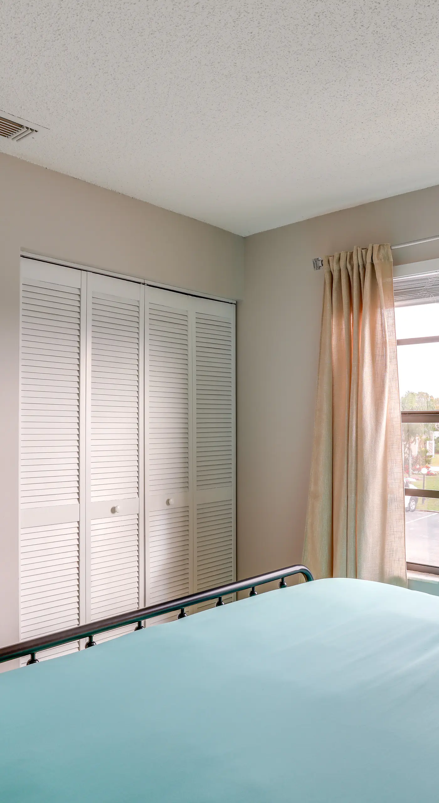 5 Mi to Beach: Jupiter Townhome w/ Pool Access