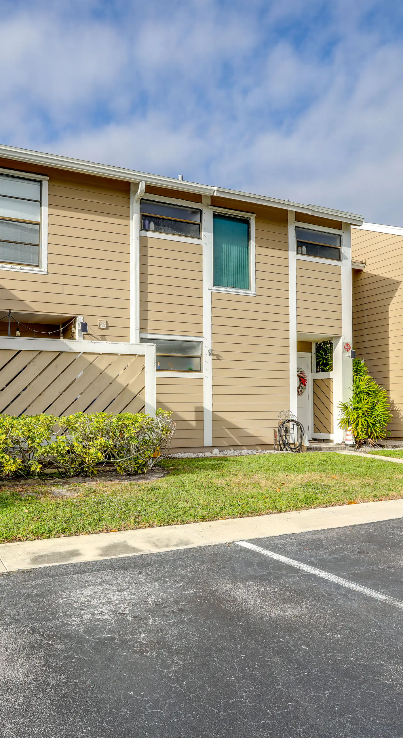 5 Mi to Beach: Jupiter Townhome w/ Pool Access
