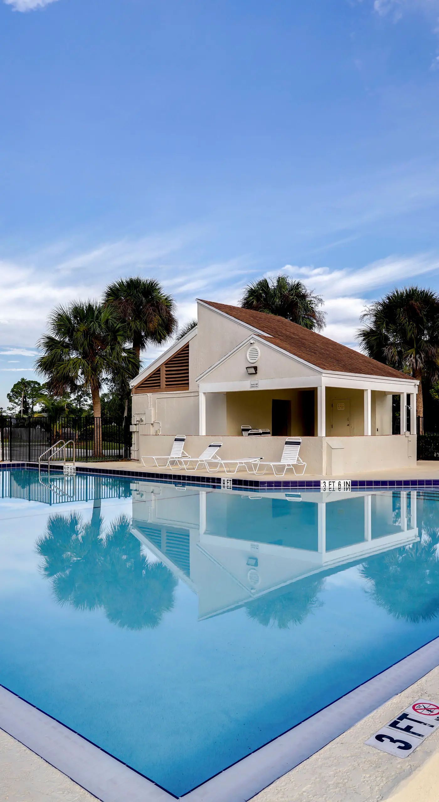5 Mi to Beach: Jupiter Townhome w/ Pool Access
