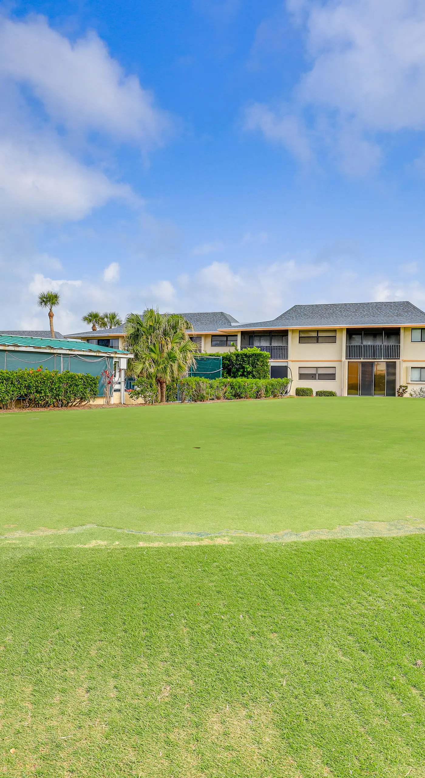 Fort Pierce Condo w/ Screened Porch: Walk to Beach