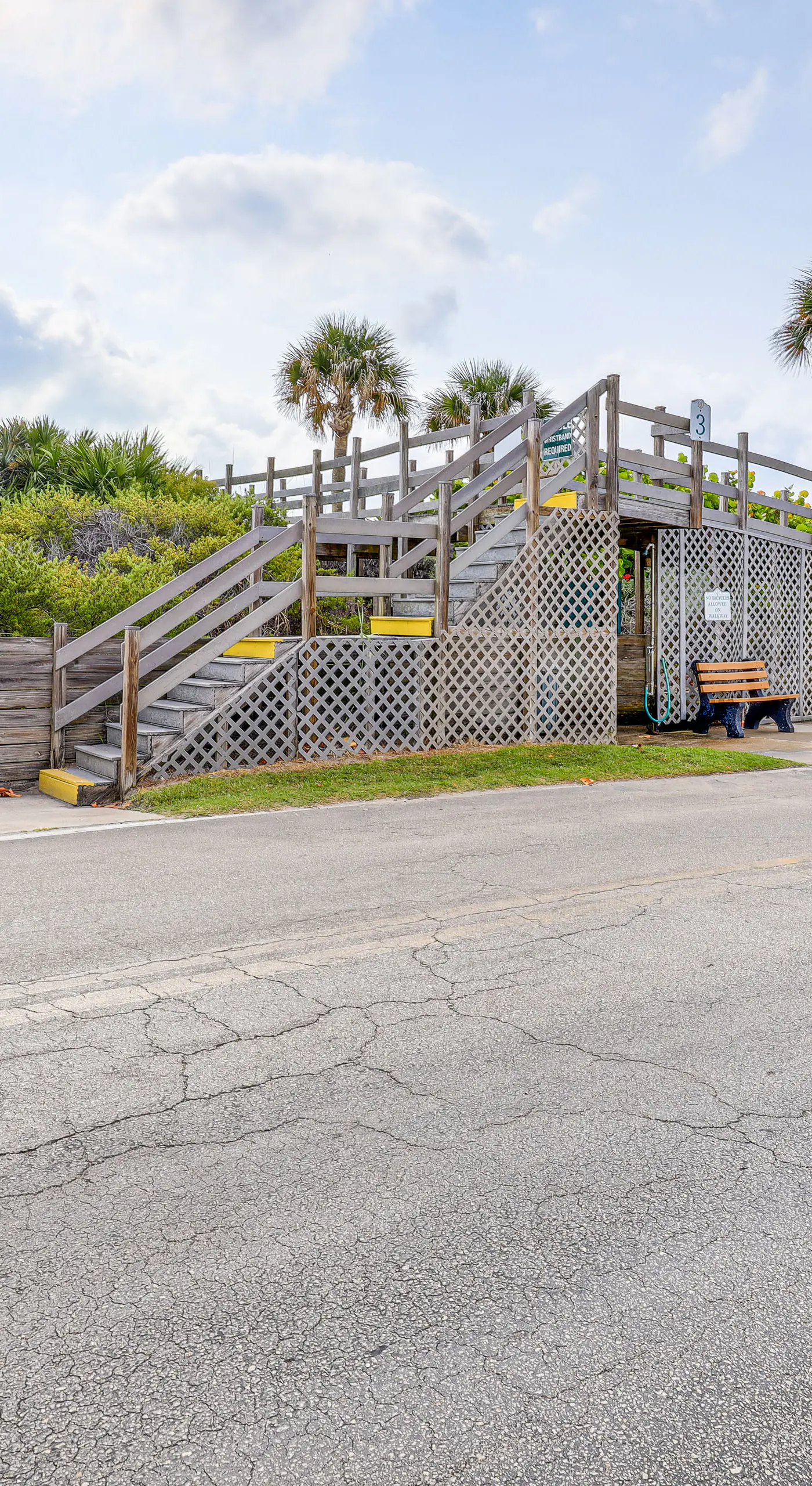 Fort Pierce Condo w/ Screened Porch: Walk to Beach