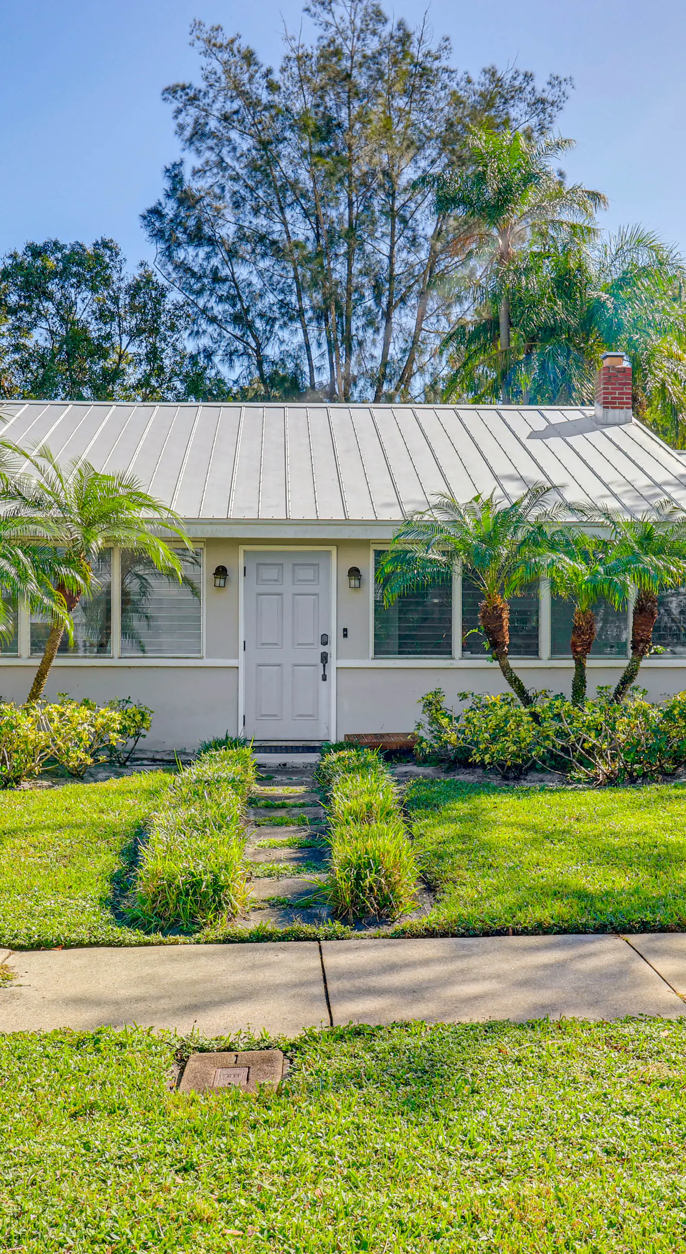 5 Mi to Vero Beach: Vintage Home w/ Sauna & Grill!