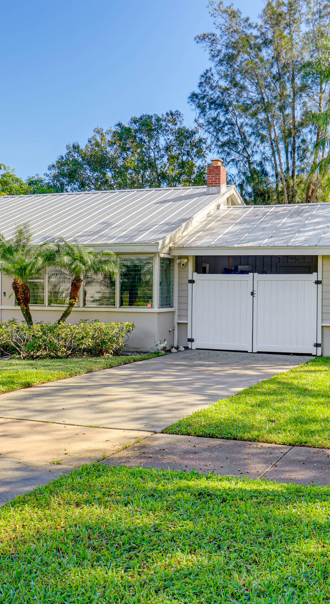 5 Mi to Vero Beach: Vintage Home w/ Sauna & Grill!