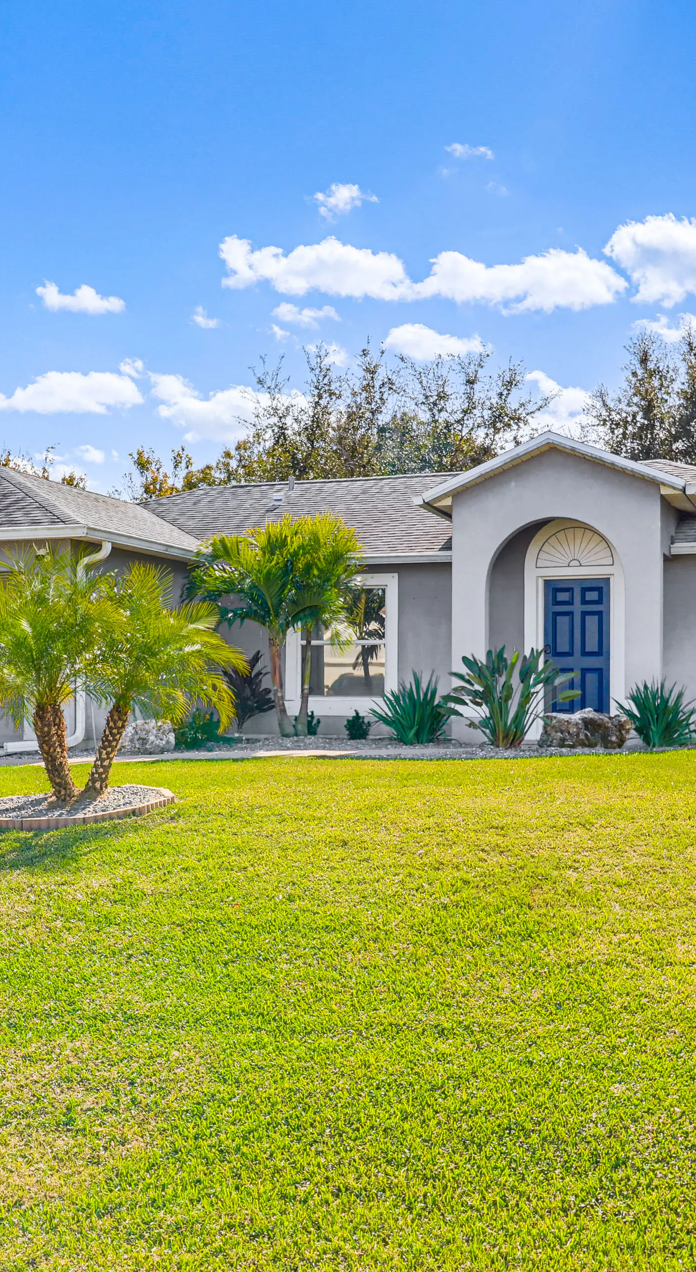 Private Yard & Screened Patio: Sunny Sebastian Gem