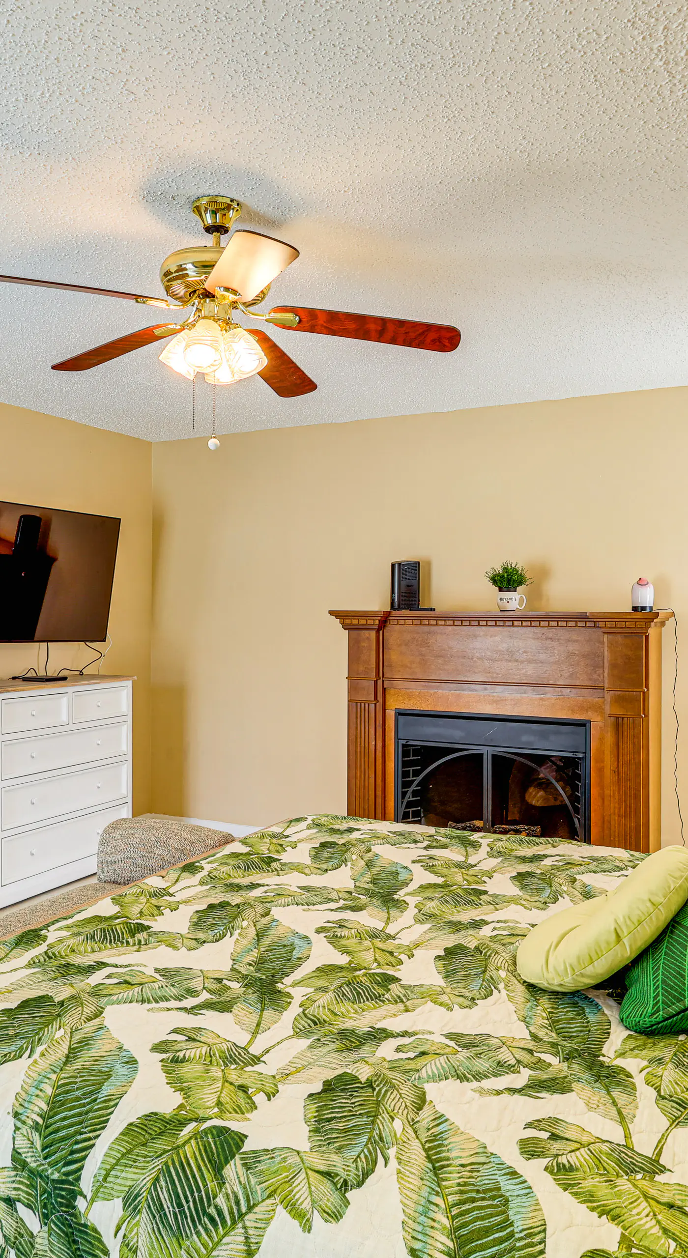 1 Mi to Dtwn Stuart: Bright Home w/ Pool & Spa!