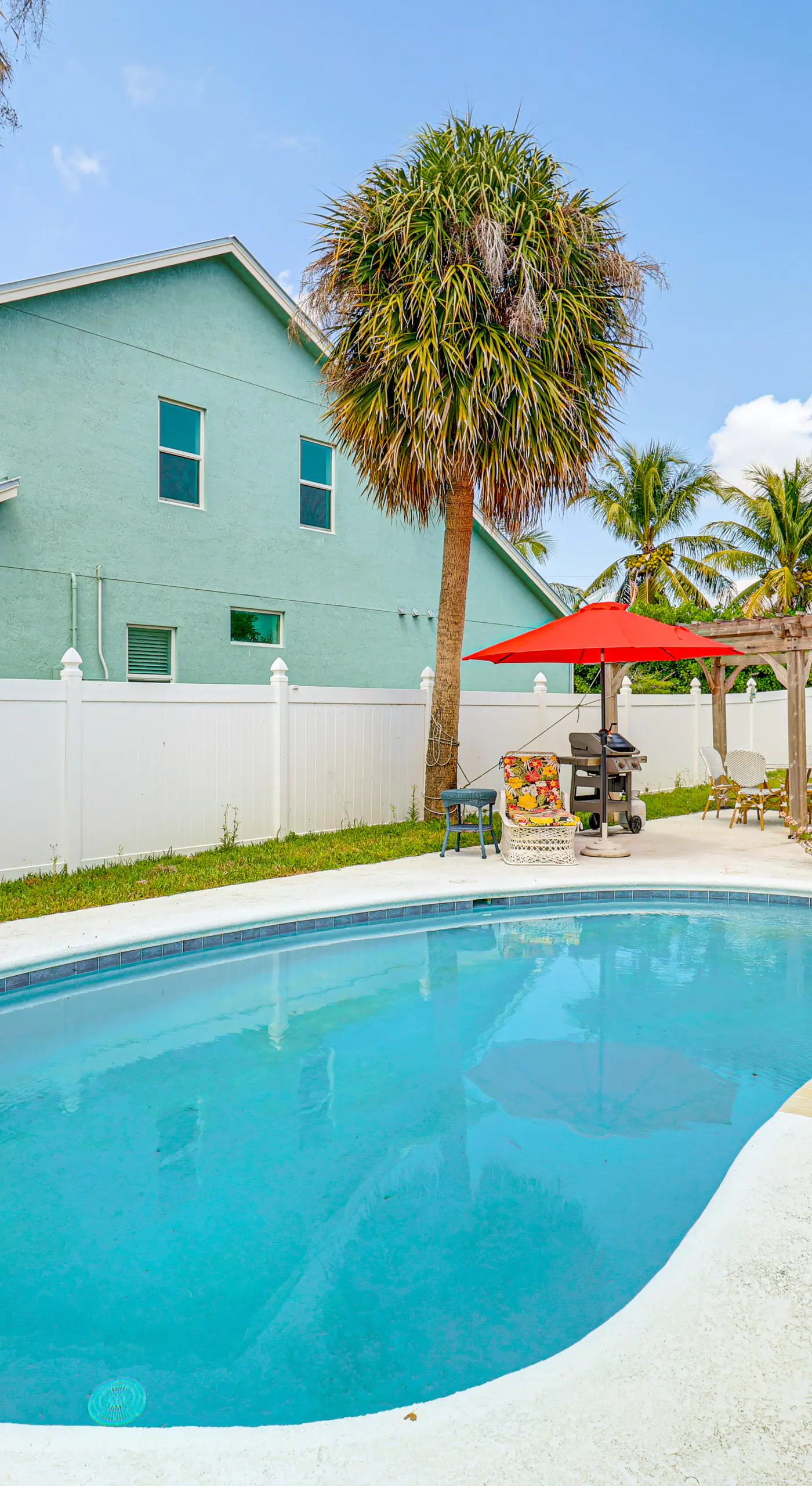 1 Mi to Dtwn Stuart: Bright Home w/ Pool & Spa!