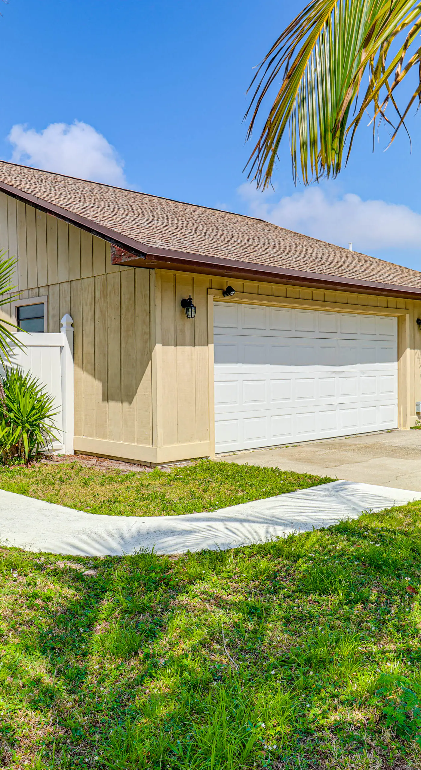 1 Mi to Dtwn Stuart: Bright Home w/ Pool & Spa!