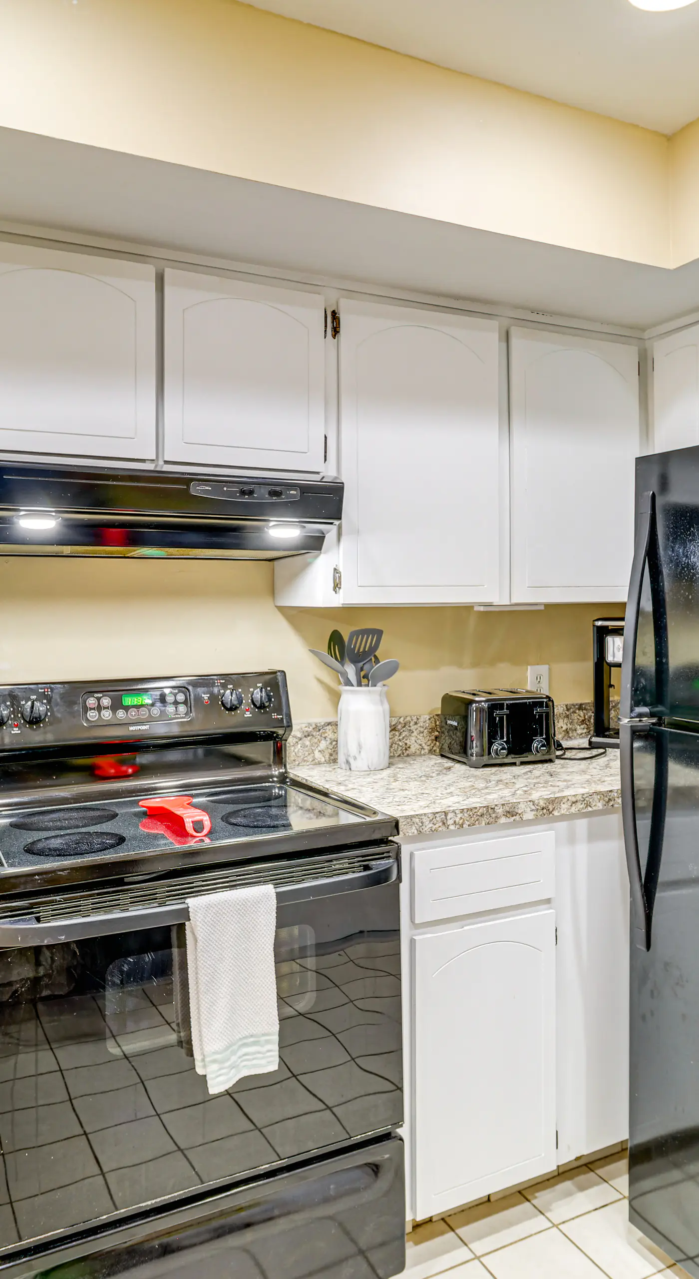1 Mi to Dtwn Stuart: Bright Home w/ Pool & Spa!