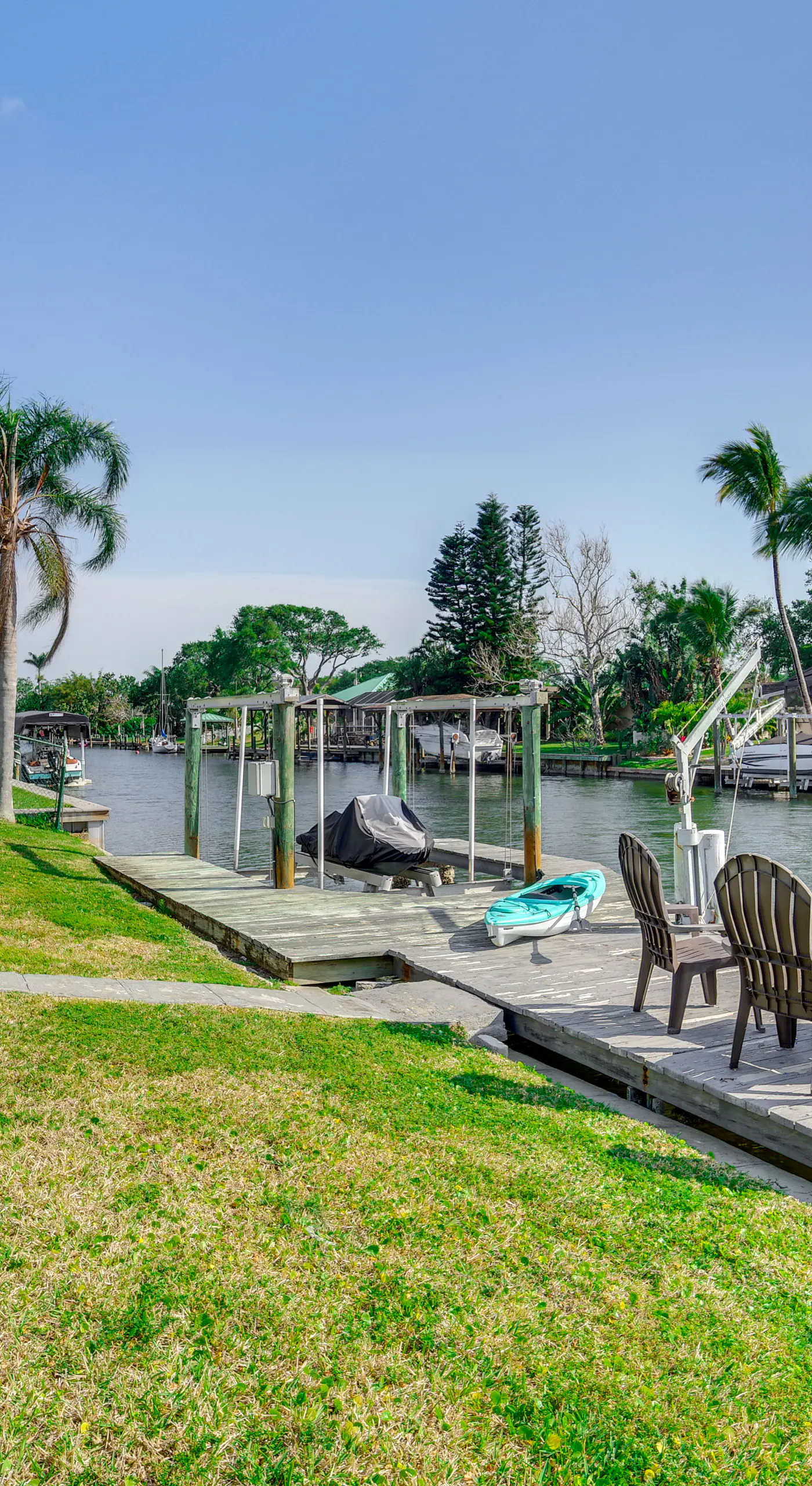 Centrally Located Cocoa Beach Haven: Walk to Shore