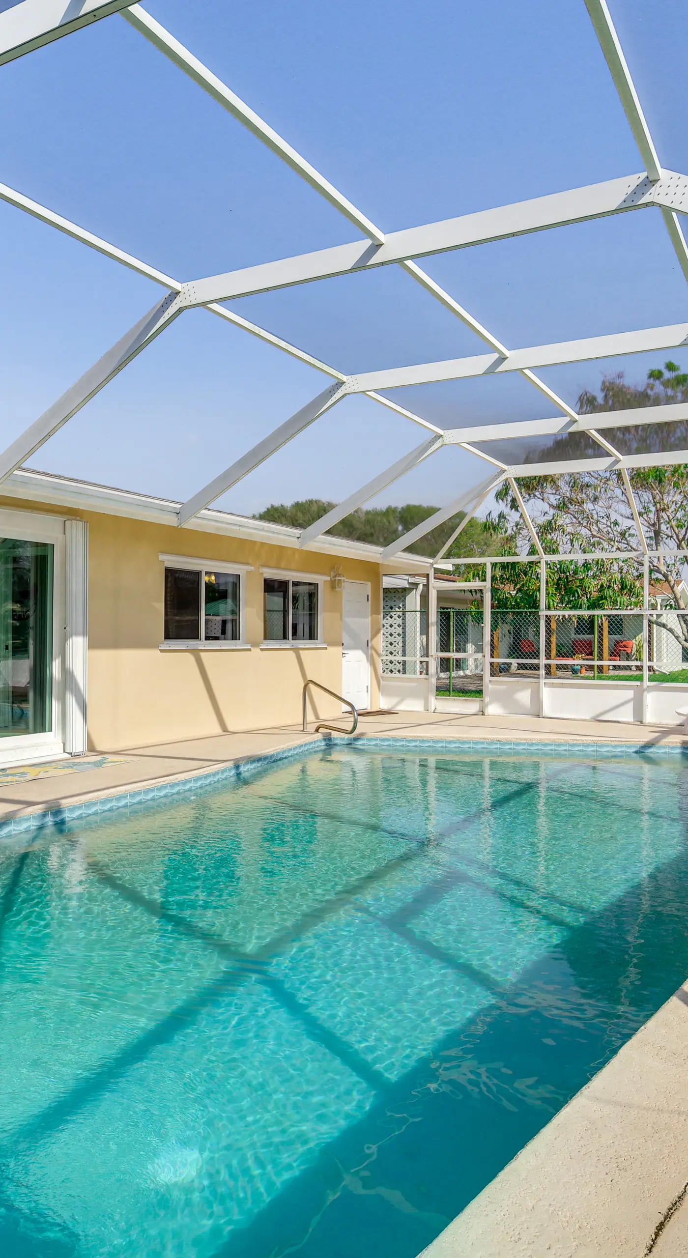 Centrally Located Cocoa Beach Haven: Walk to Shore