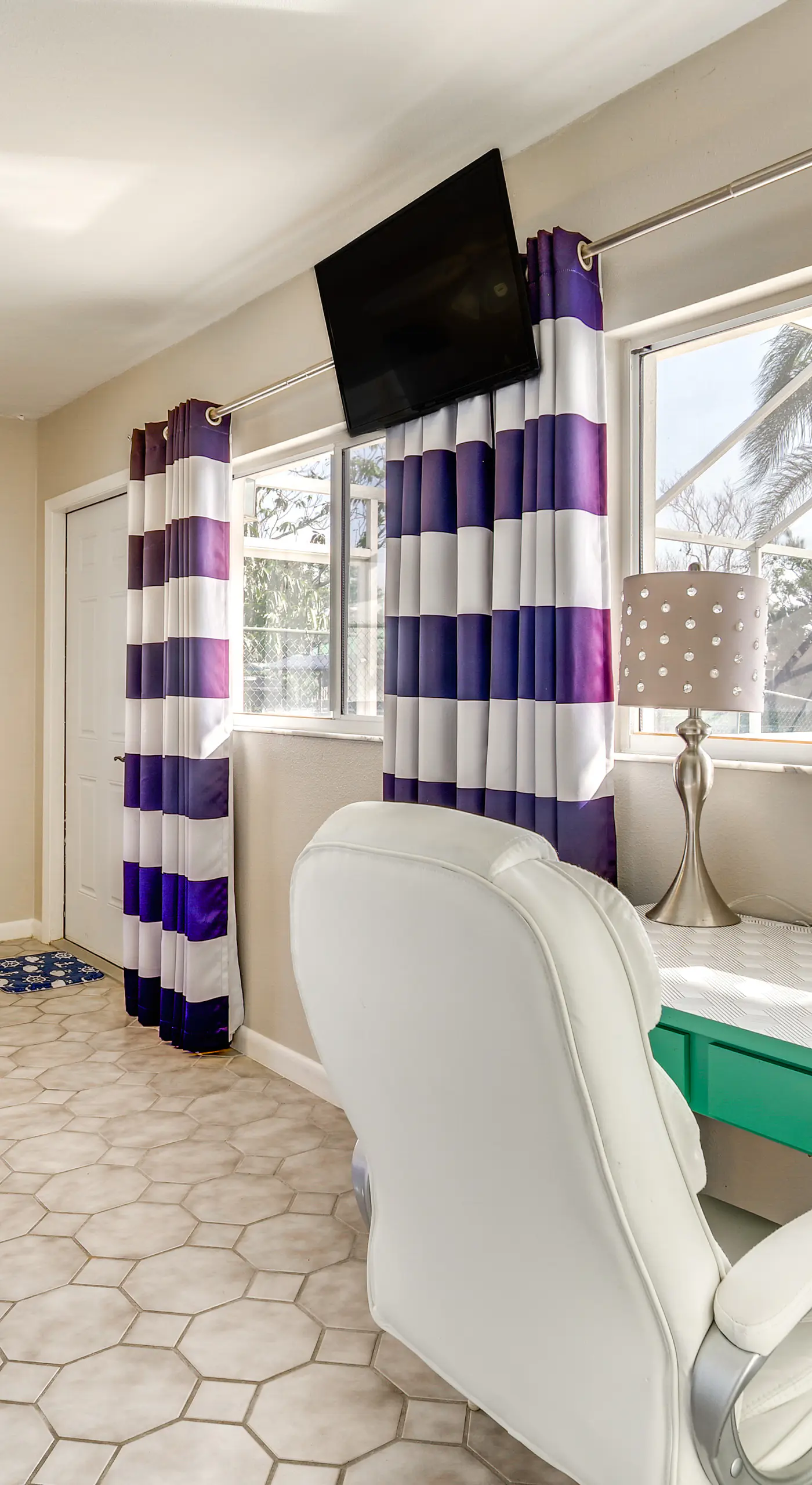 Centrally Located Cocoa Beach Haven: Walk to Shore