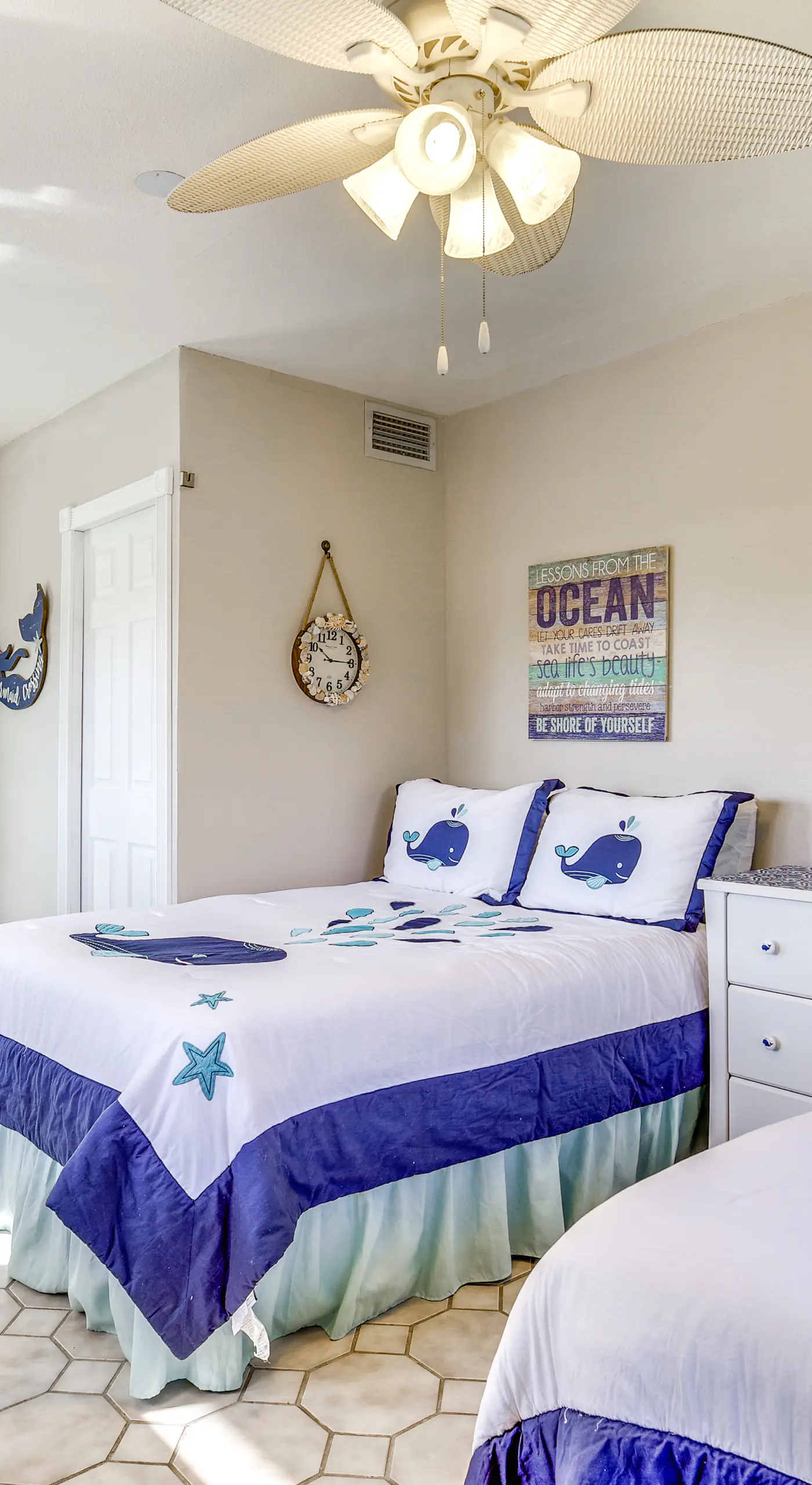 Centrally Located Cocoa Beach Haven: Walk to Shore