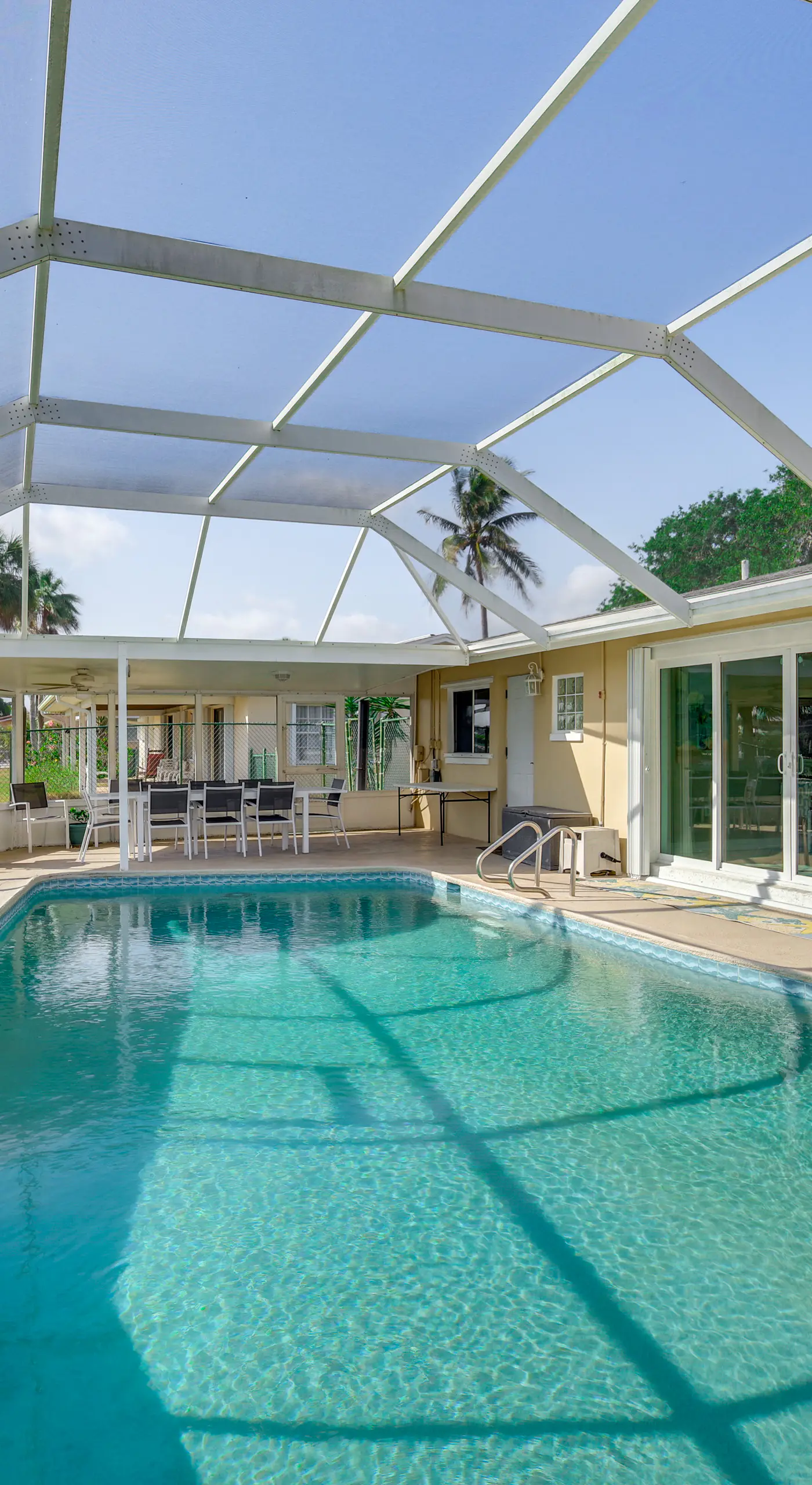 Centrally Located Cocoa Beach Haven: Walk to Shore