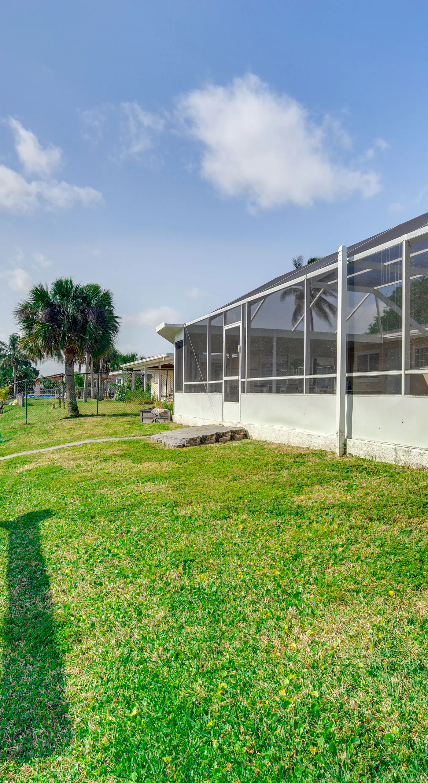 Centrally Located Cocoa Beach Haven: Walk to Shore