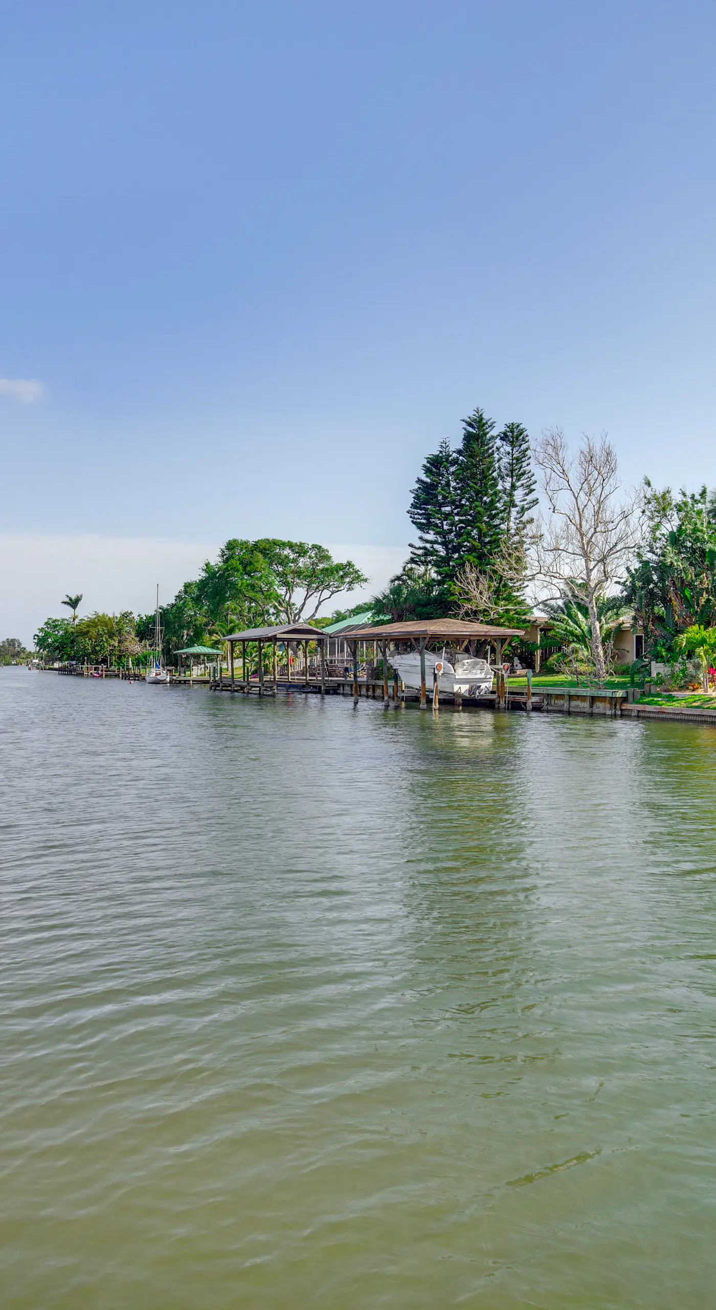 Centrally Located Cocoa Beach Haven: Walk to Shore