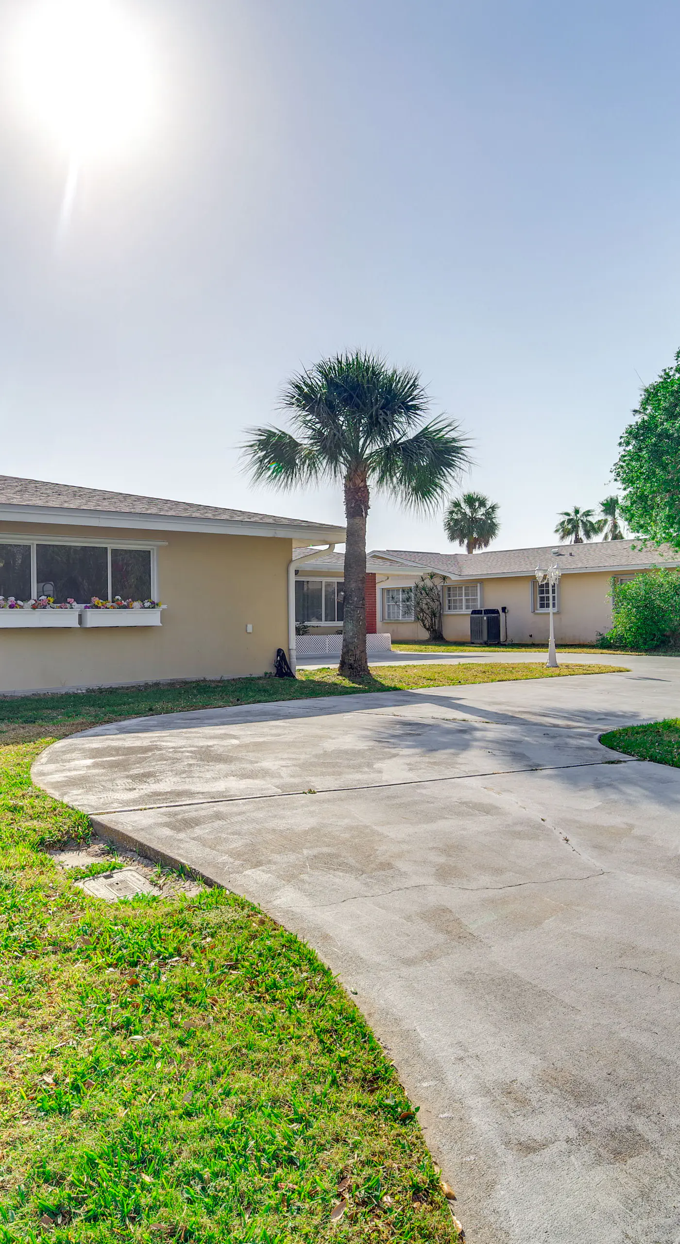 Centrally Located Cocoa Beach Haven: Walk to Shore
