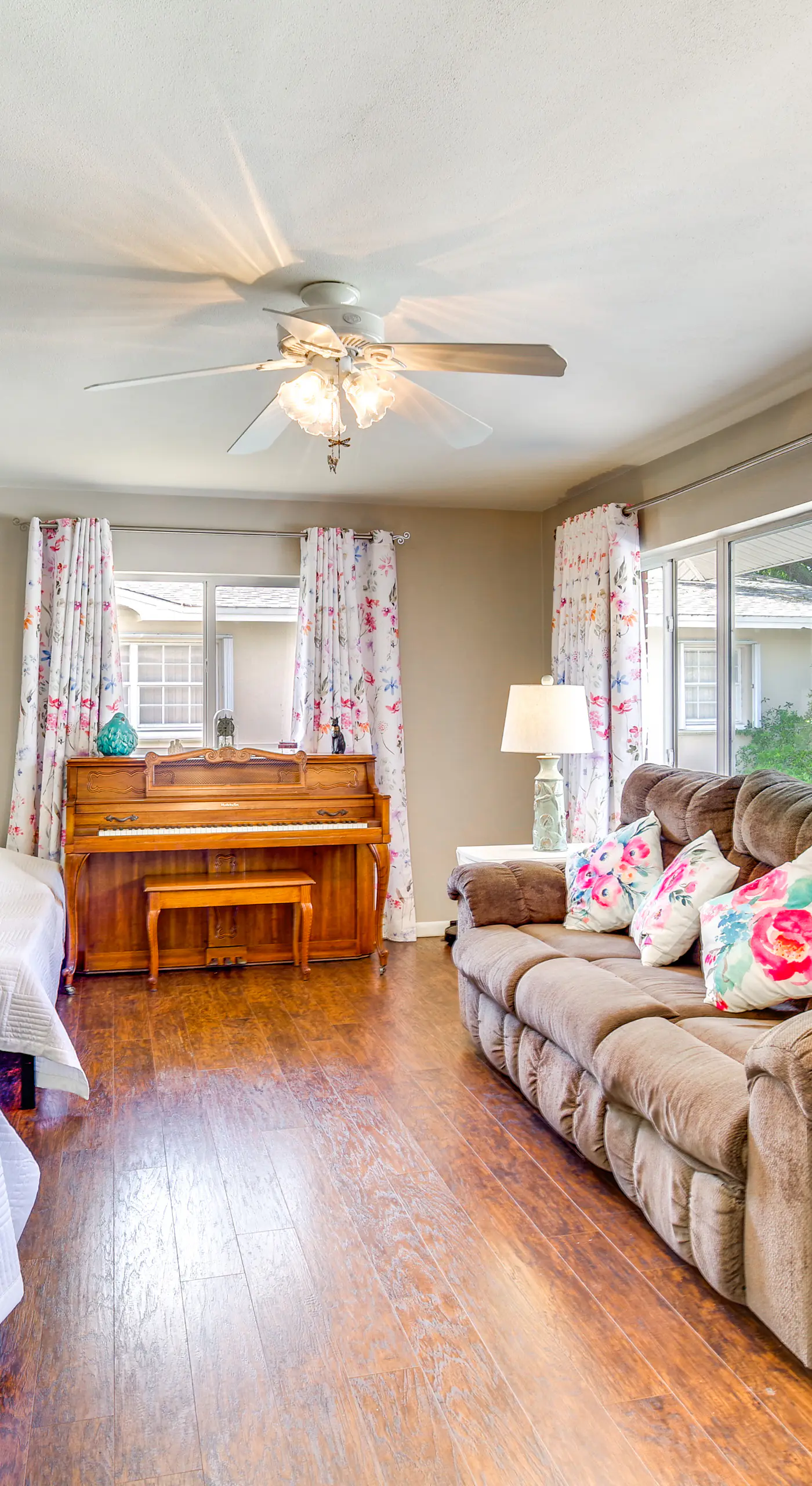 Centrally Located Cocoa Beach Haven: Walk to Shore