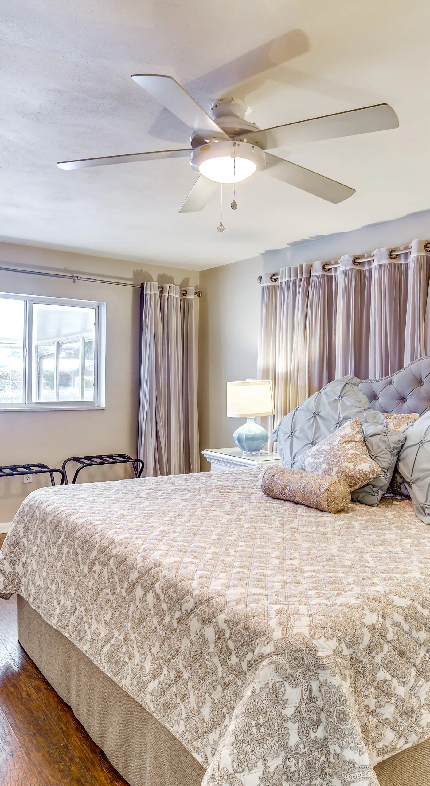 Centrally Located Cocoa Beach Haven: Walk to Shore